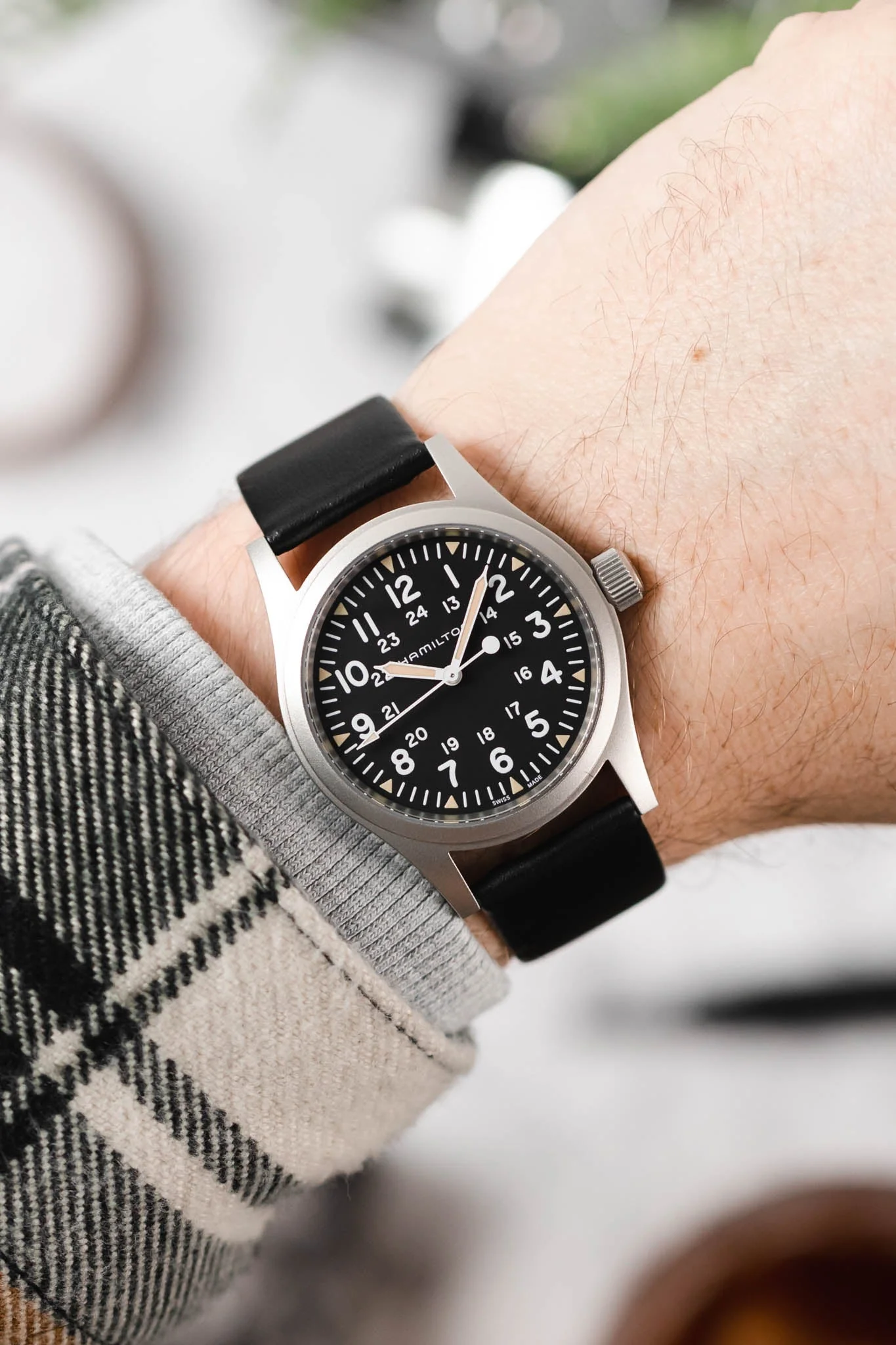 Hirsch TORONTO NQR Fine-Grained Leather Watch Strap in BLACK - Image 4