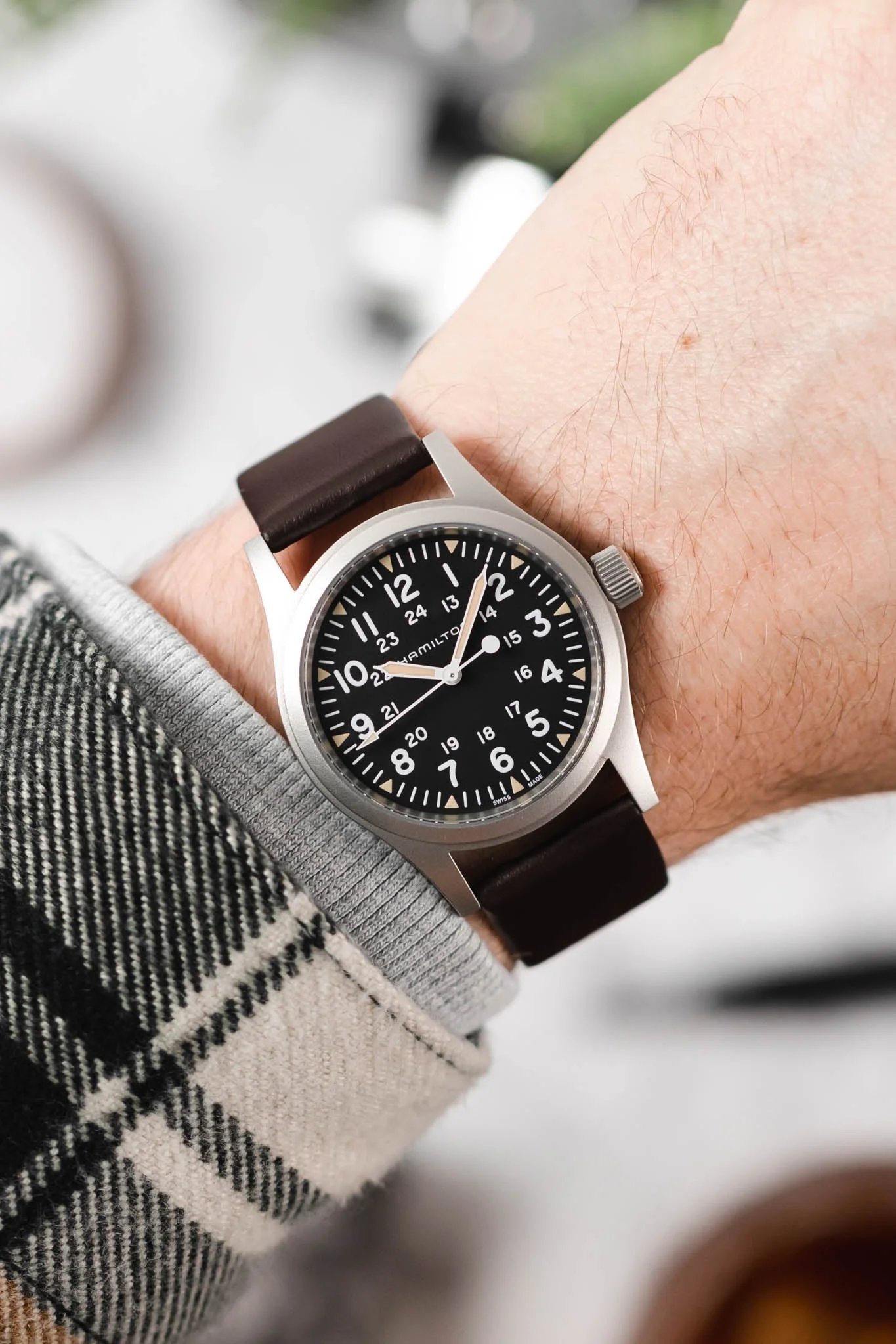 Hirsch TORONTO NQR Fine-Grained Leather Watch Strap in BROWN - Image 4
