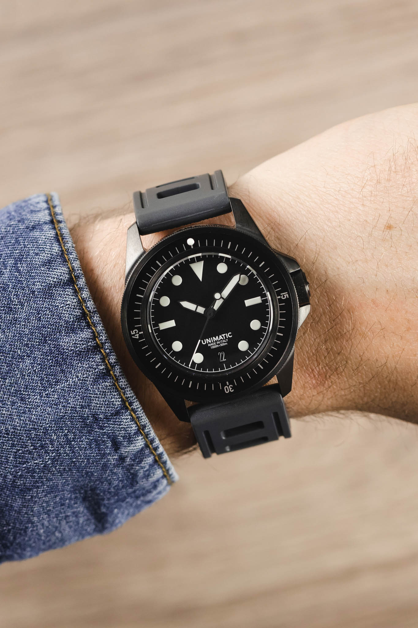ISOfrane Rubber Dive Watch Strap in ANTHRACITE - Image 2