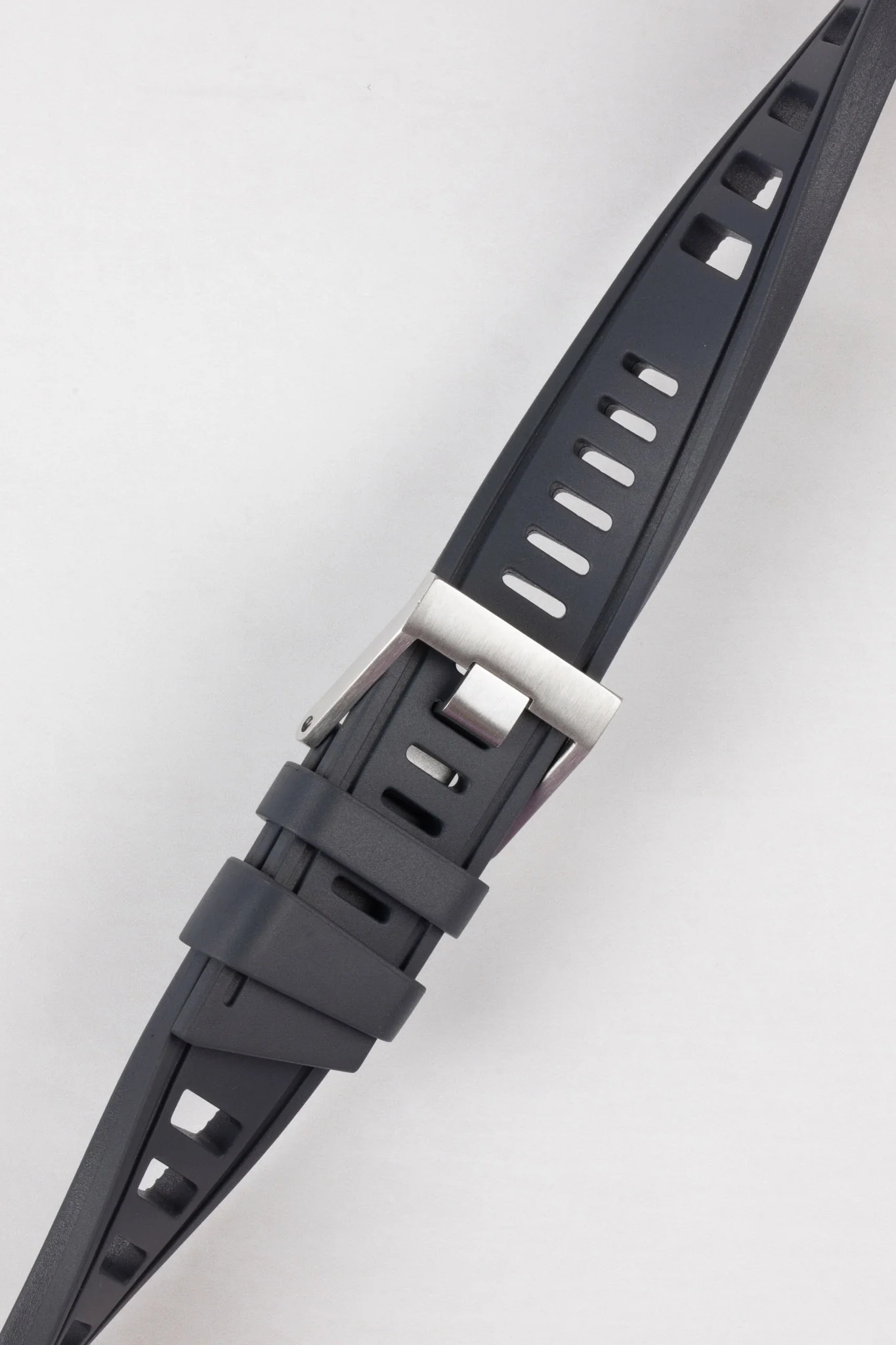 ISOfrane Rubber Dive Watch Strap in ANTHRACITE - Image 3