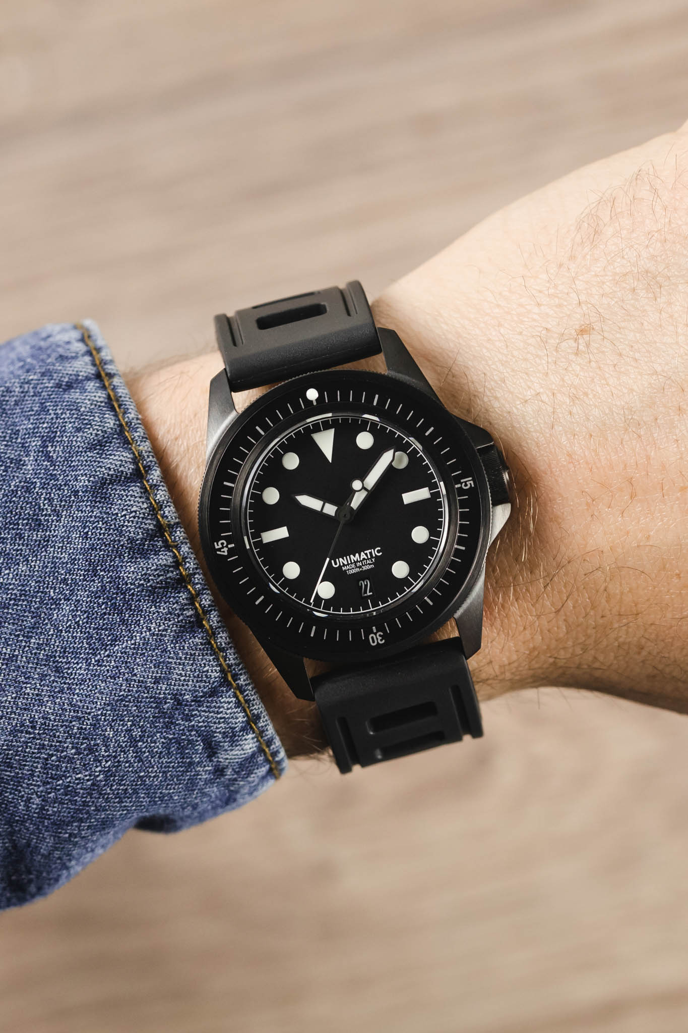 ISOfrane Rubber Dive Watch Strap in BLACK - Image 2
