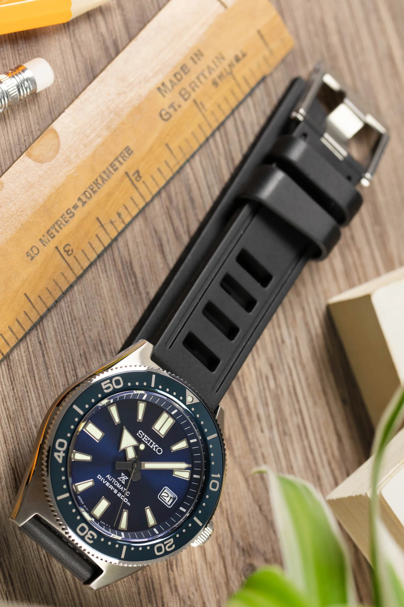ISOfrane Rubber Dive Watch Strap in BLACK - Image 4