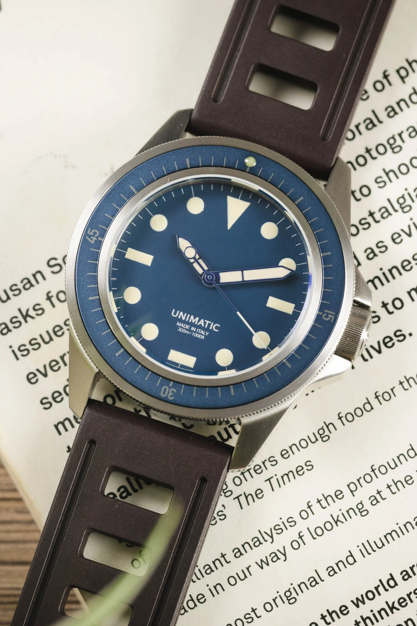 ISOfrane Rubber Dive Watch Strap in BROWN - Image 4