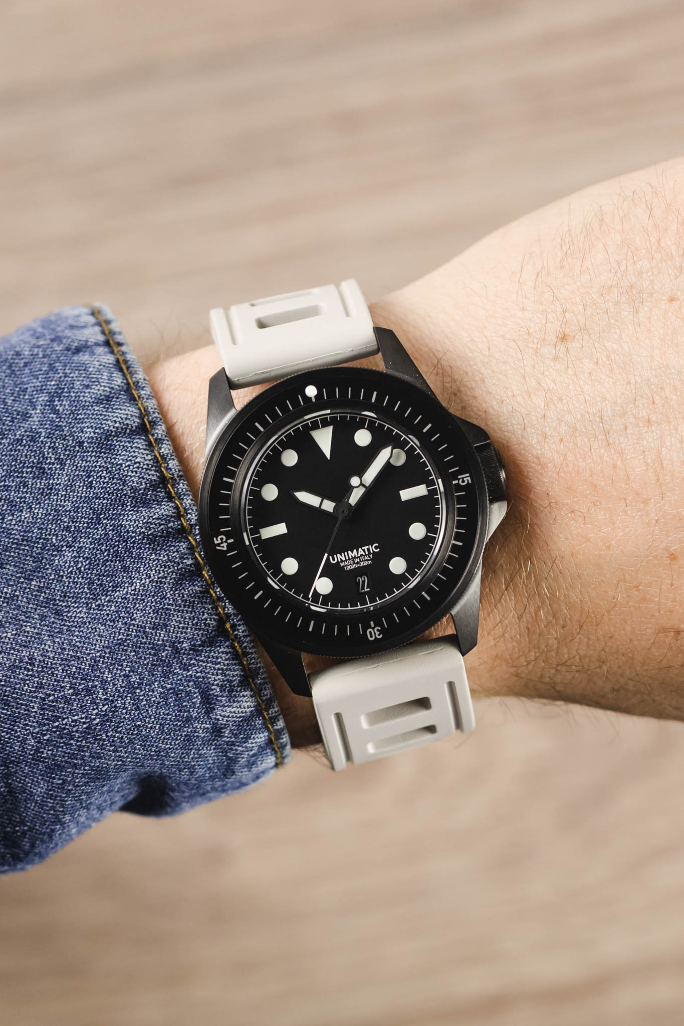 ISOfrane Rubber Dive Watch Strap in LIGHT GREY - Image 2