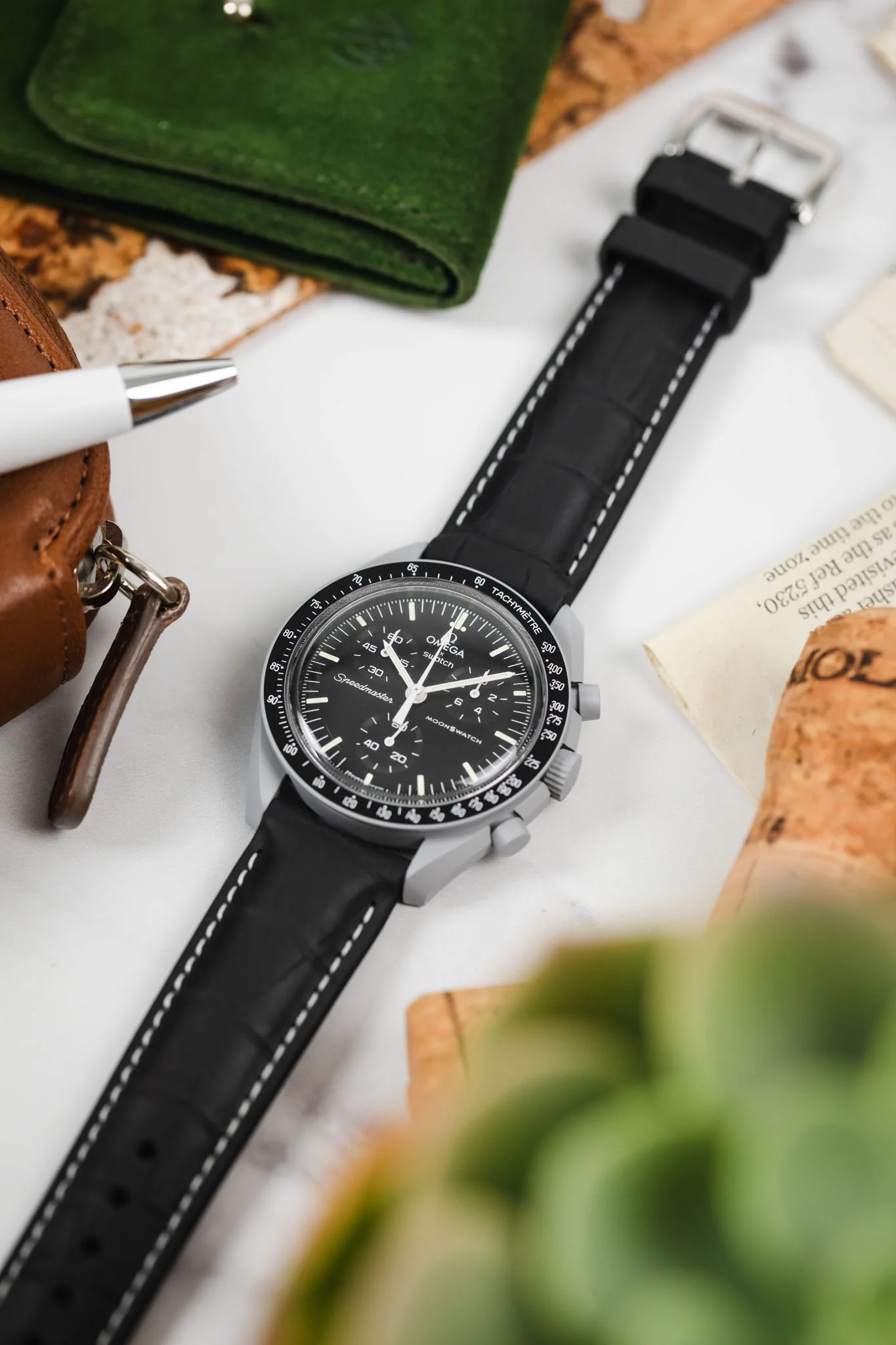 ISOSWISS SKINSKAN Alligator-Embossed Rubber Watch Strap in BLACK with White Stitch - Image 6