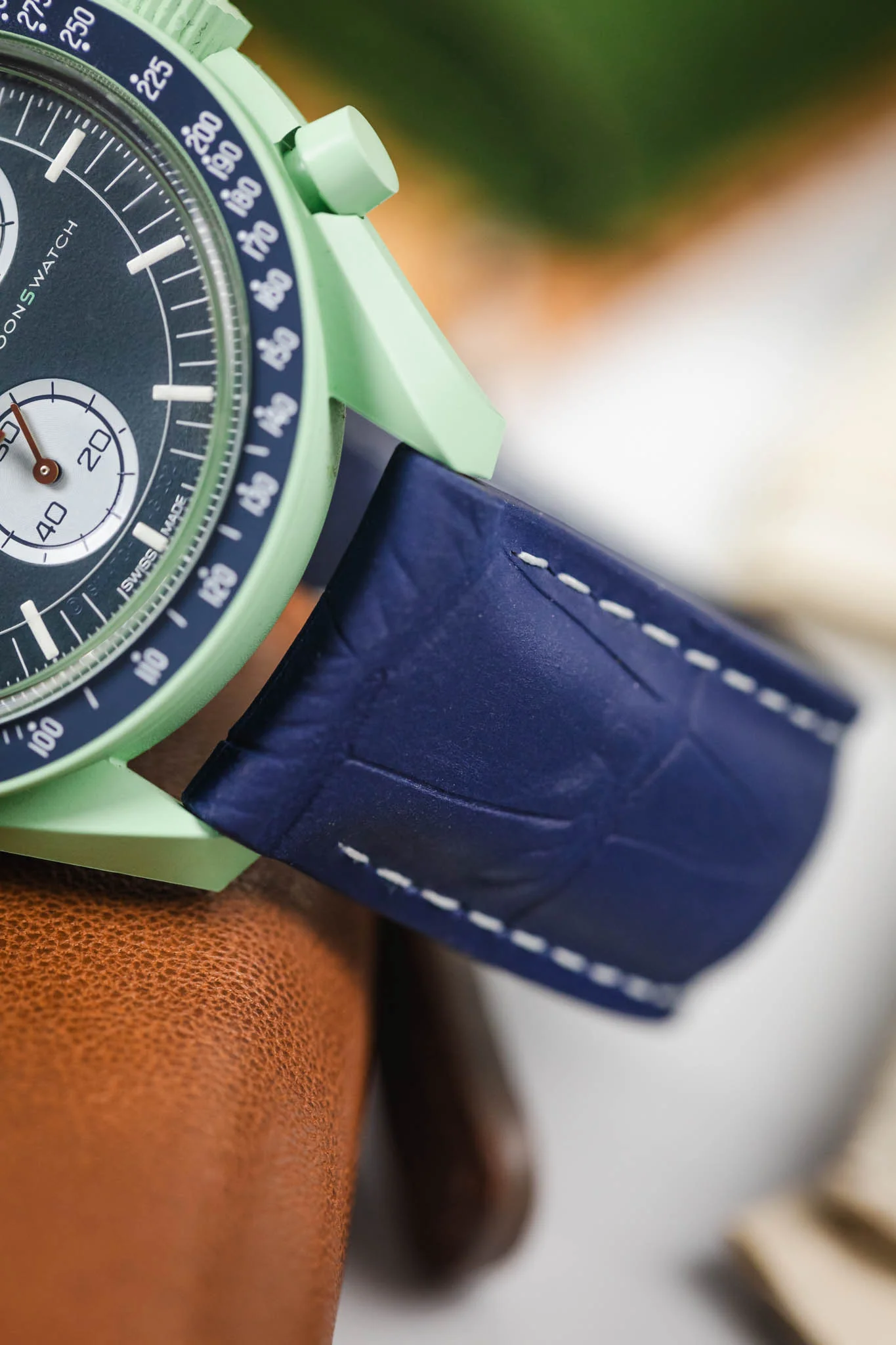 ISOSWISS SKINSKAN Alligator-Embossed Rubber Watch Strap in BLUE with White Stitch - Image 6