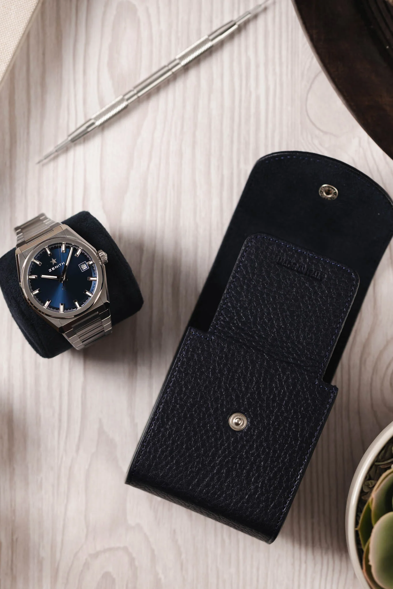 JPM Cubo Single Leather Watch Travel Case in BLUE - Image 6