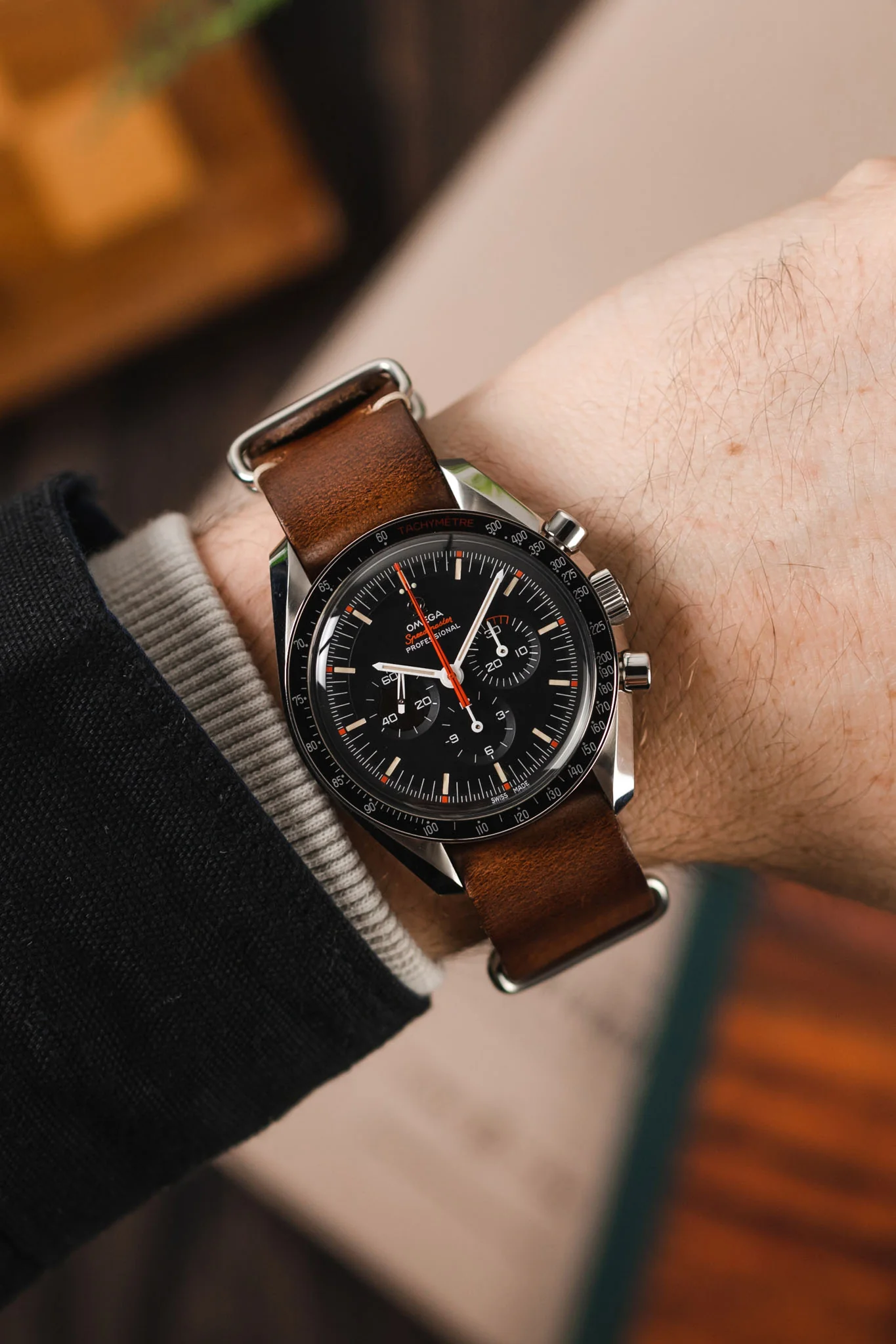 JPM Italian Leather One-Piece Watch Strap in DISTRESSED BROWN - Image 2