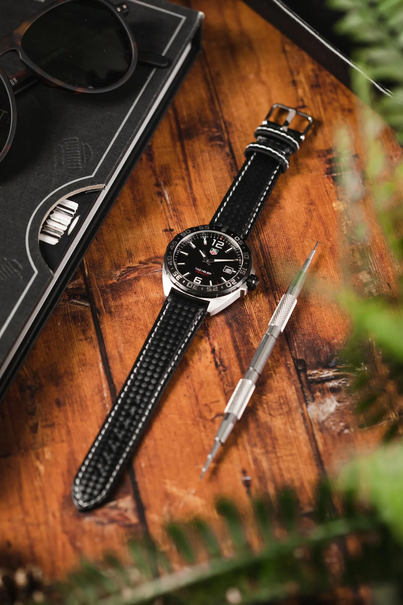 Morellato BIKING Carbon Fibre-Embossed Calfskin Leather Watch Strap in BLACK with WHITE Stitching - Image 4