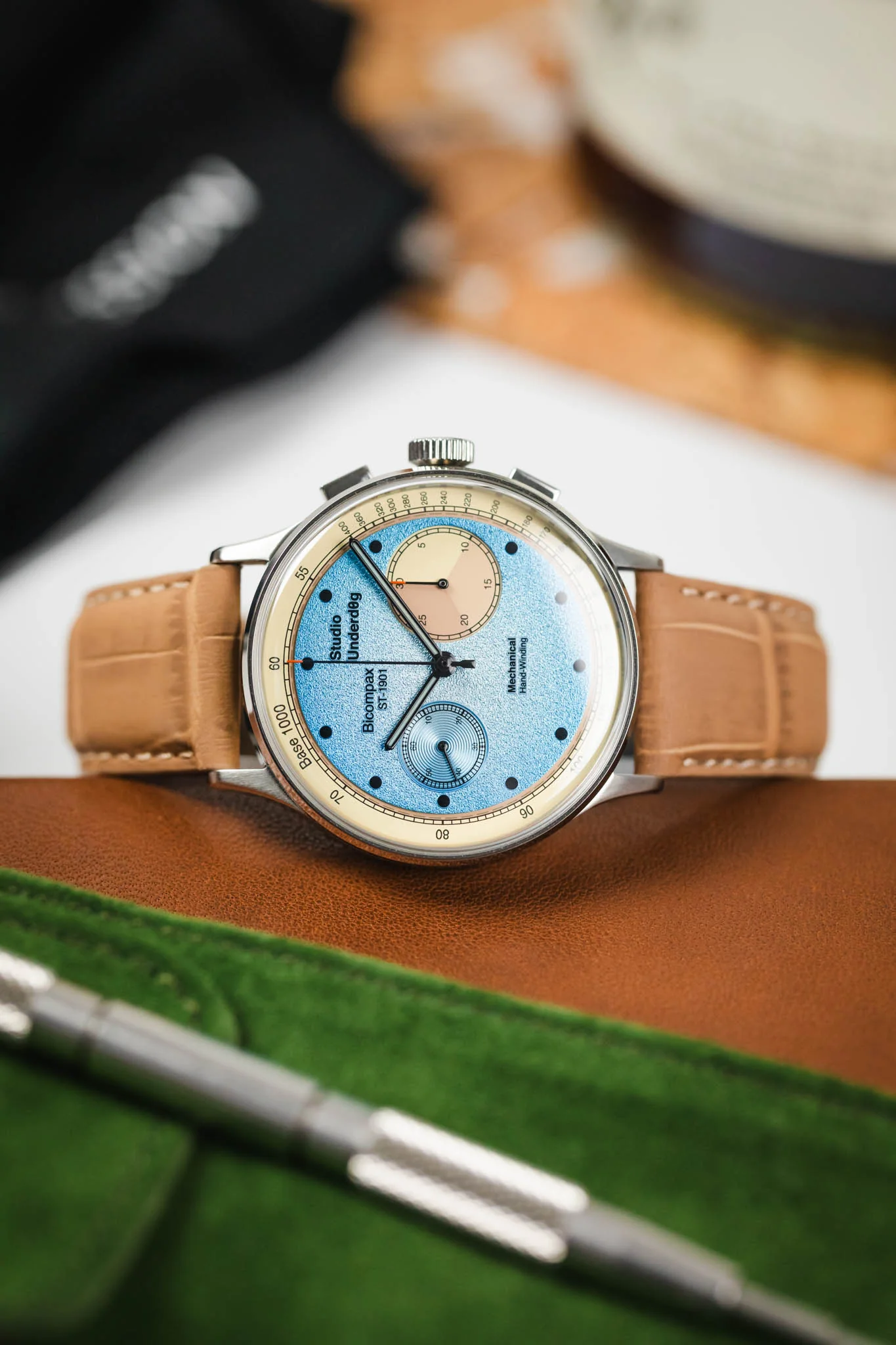 Morellato SOCCER Alligator-Embossed Calfskin Leather Watch Strap in BEIGE - Image 4