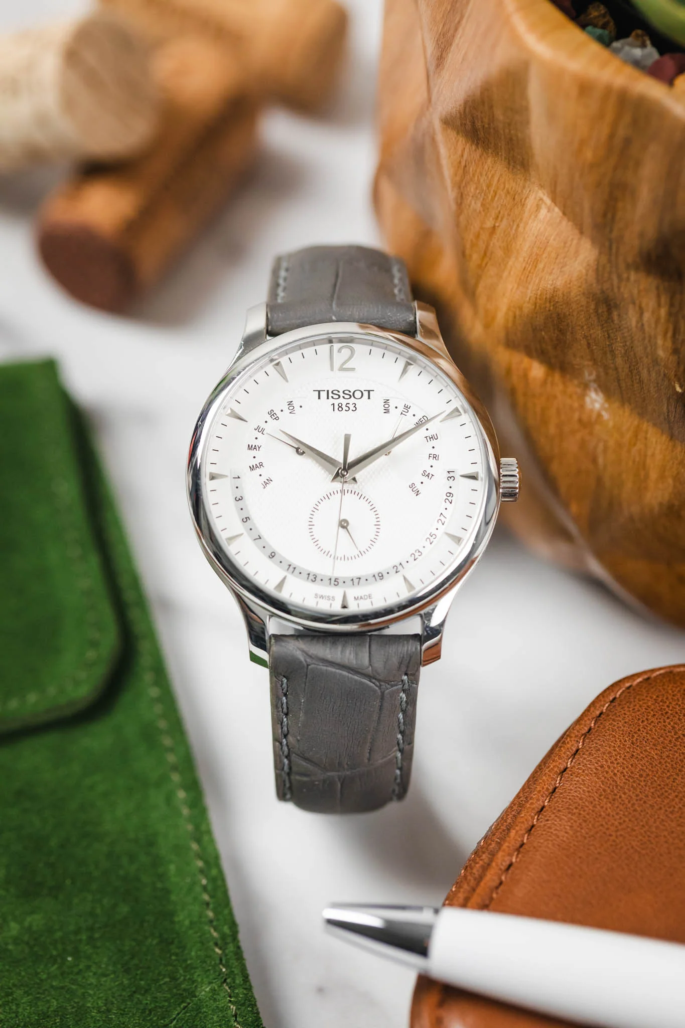 Morellato SOCCER Alligator-Embossed Calfskin Leather Watch Strap in GREY - Image 4