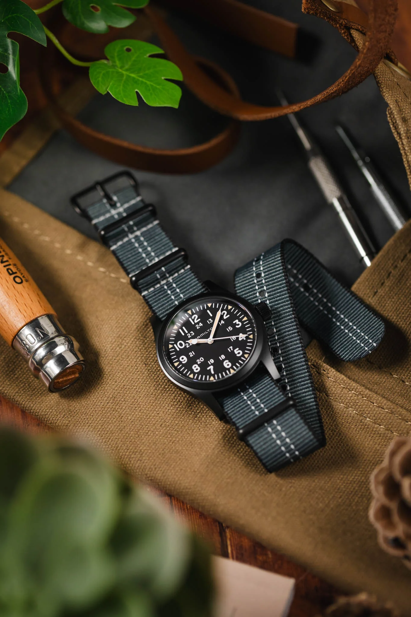 Nylon Centre-Stitch Strap in GREY with White Stitch and PVD Buckle & Keepers - Image 4