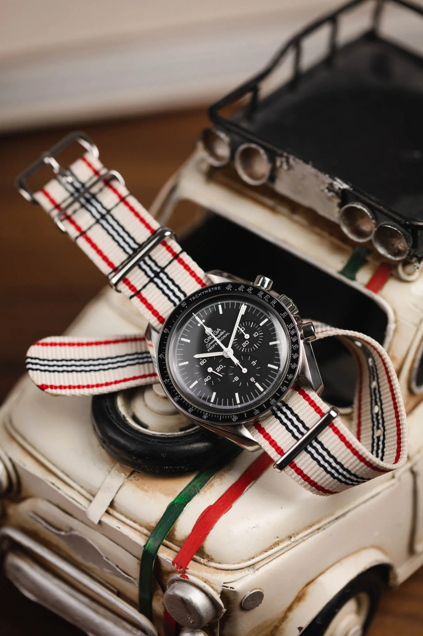 Nylon Watch Strap in CREAM/RED/WHITE with Polished Buckle and Keepers - Image 6