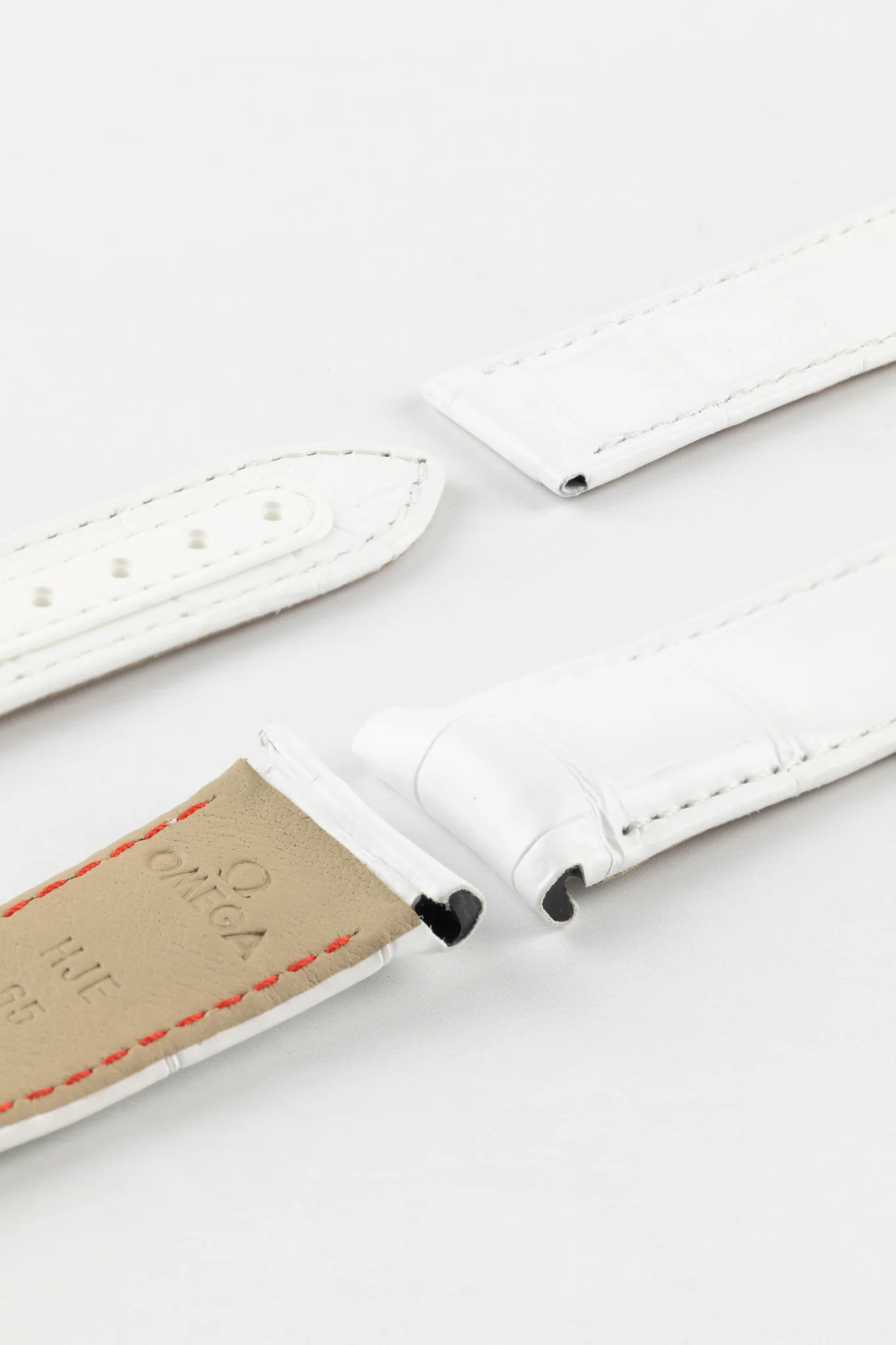 OMEGA CUZ004401 'White Side of The Moon' 21mm Alligator Deployment Strap - WHITE - Image 3