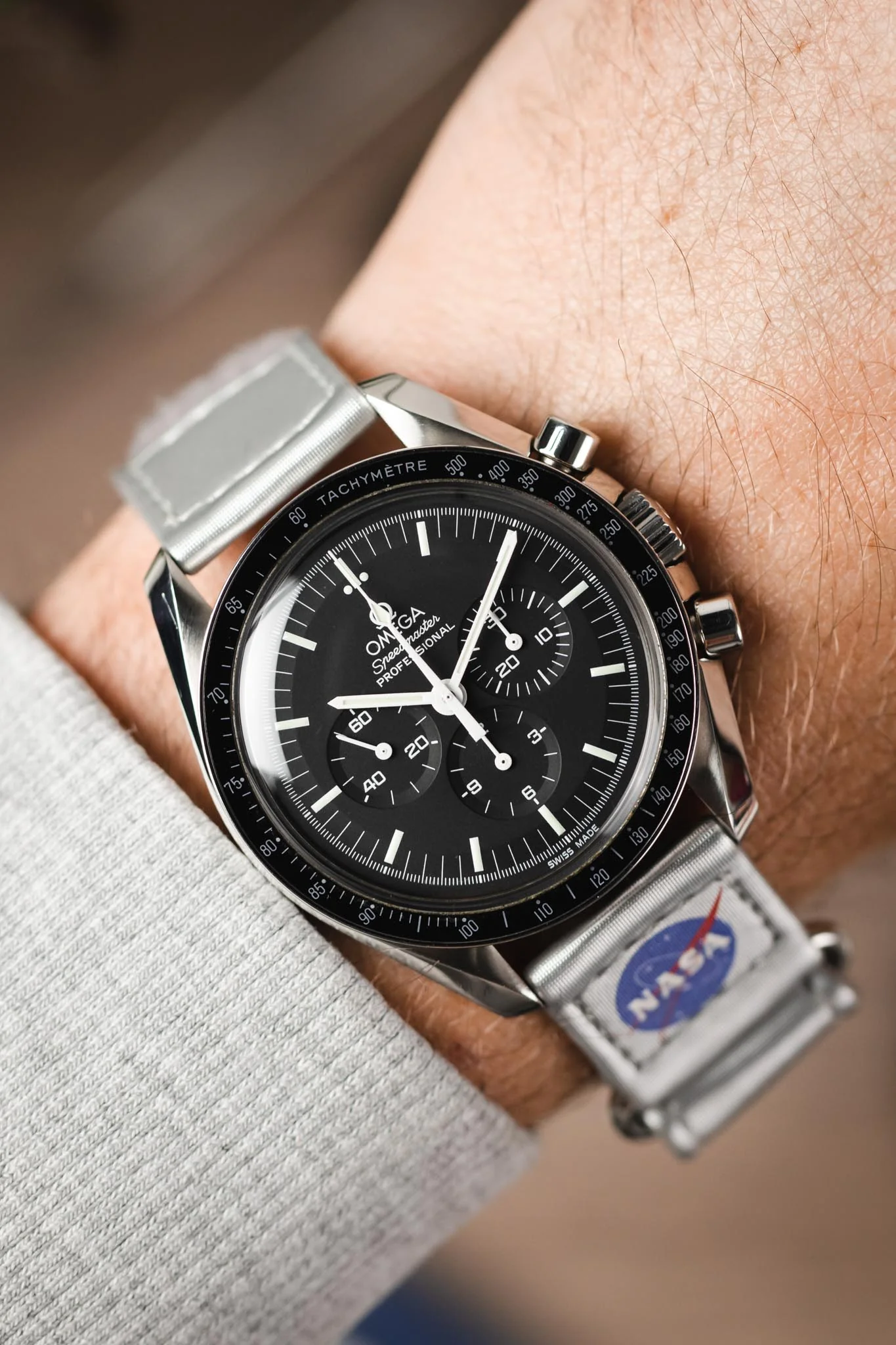 OMEGA CWZ016040 2-Piece NASA Speedmaster Moonwatch Velcro® Strap - GREY - Image 2