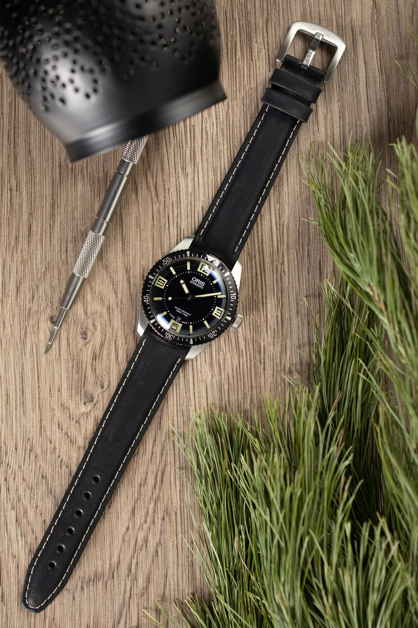 Pebro CADW XL Padded Vintage Leather Watch Strap in BLACK - Image 2