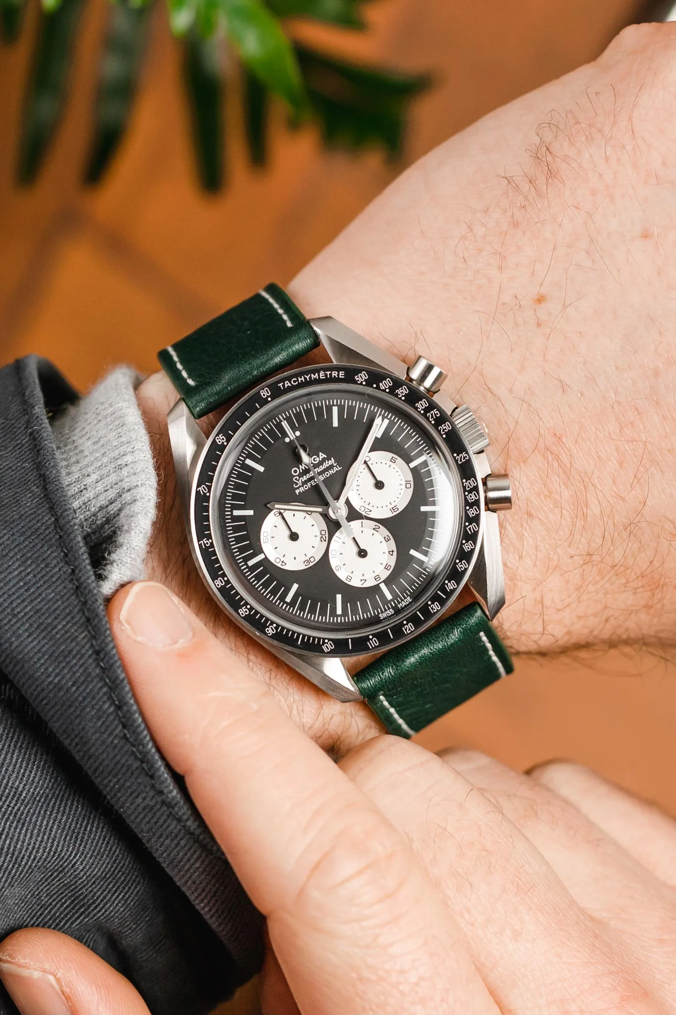 Pebro CLASSIC Unpadded Calfskin Leather Watch Strap in DARK GREEN - Image 2