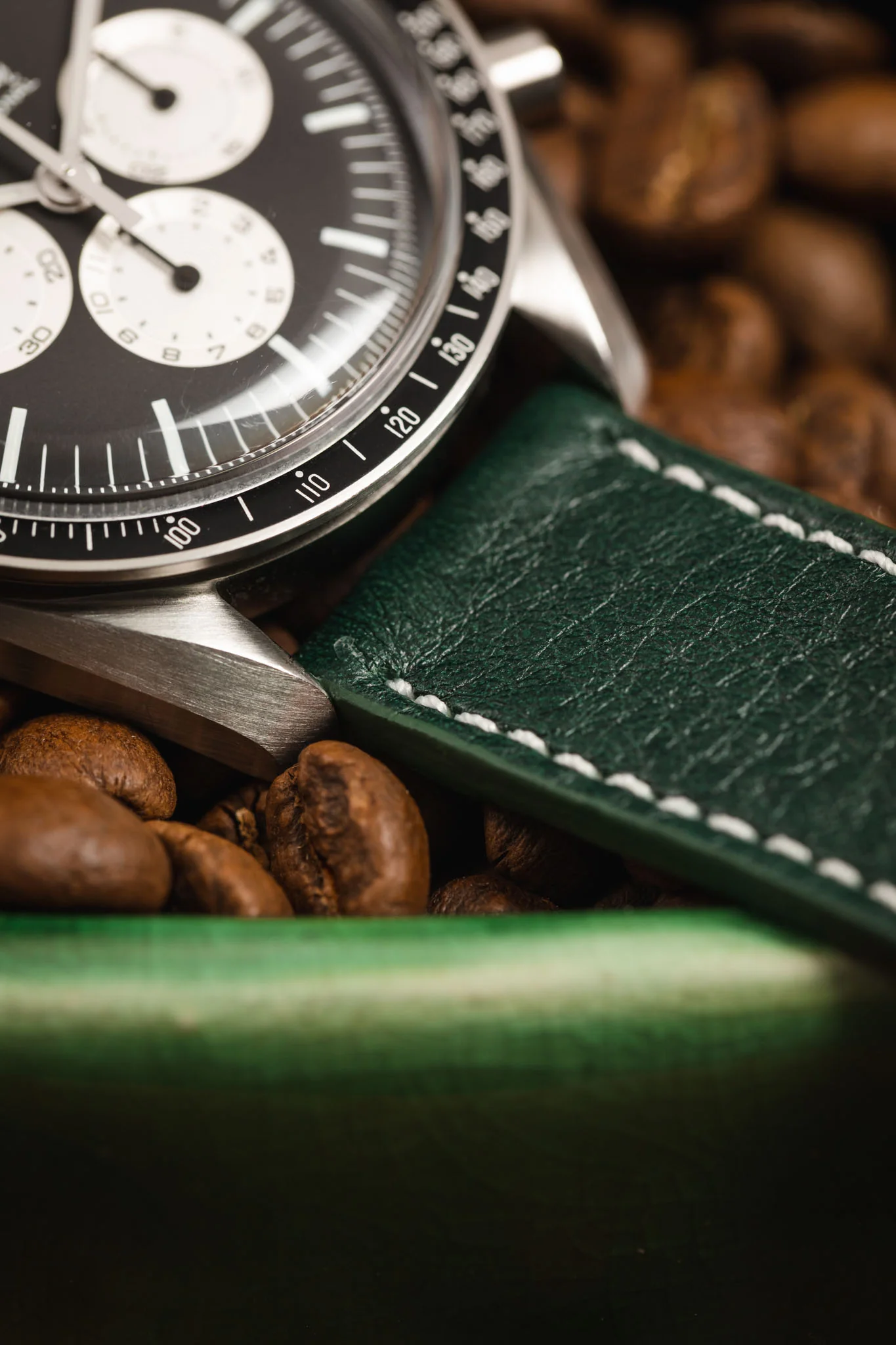 Pebro CLASSIC Unpadded Calfskin Leather Watch Strap in DARK GREEN - Image 4
