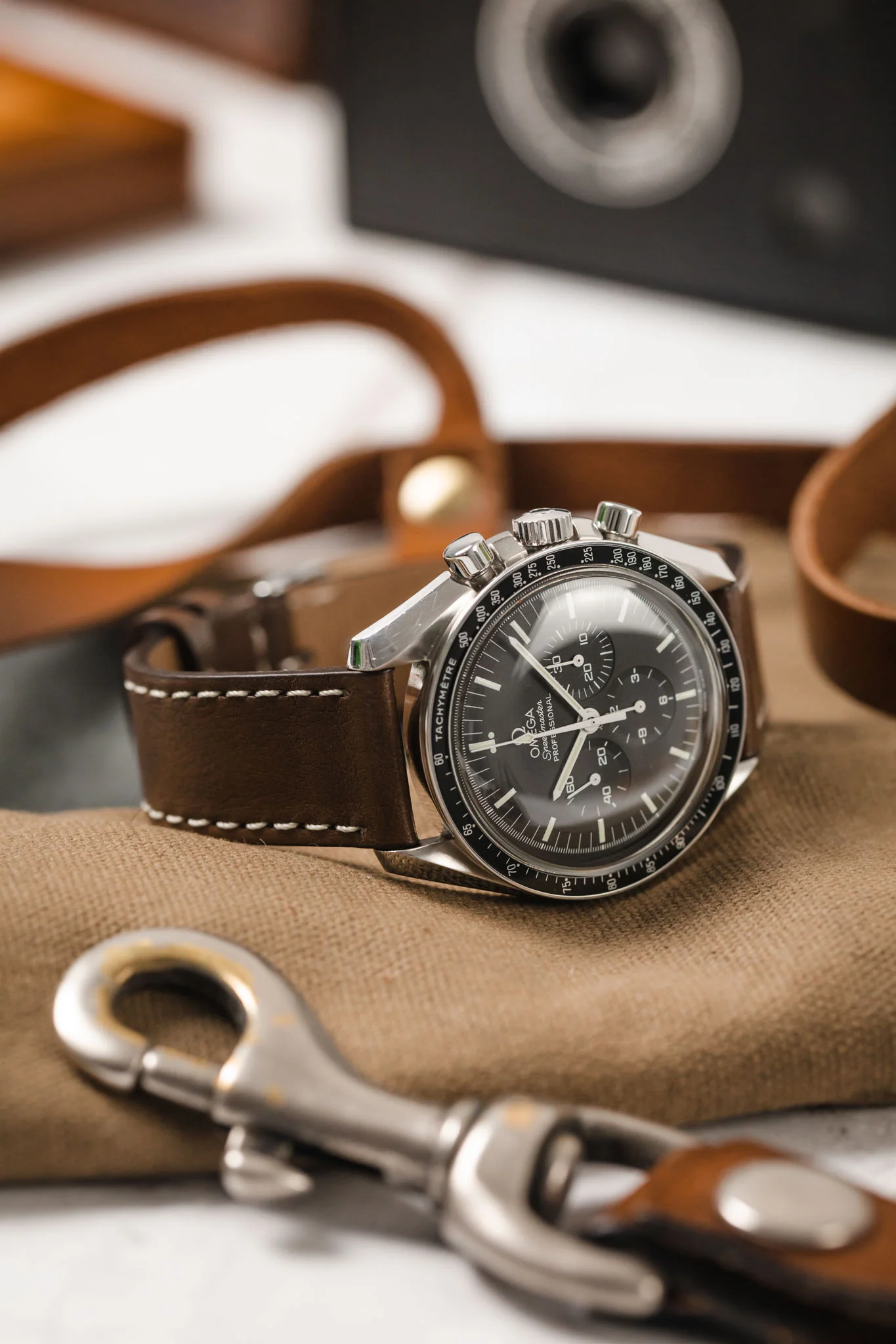 Pebro HALF-STITCH Calfskin Leather Watch Strap in DARK BROWN - Image 4