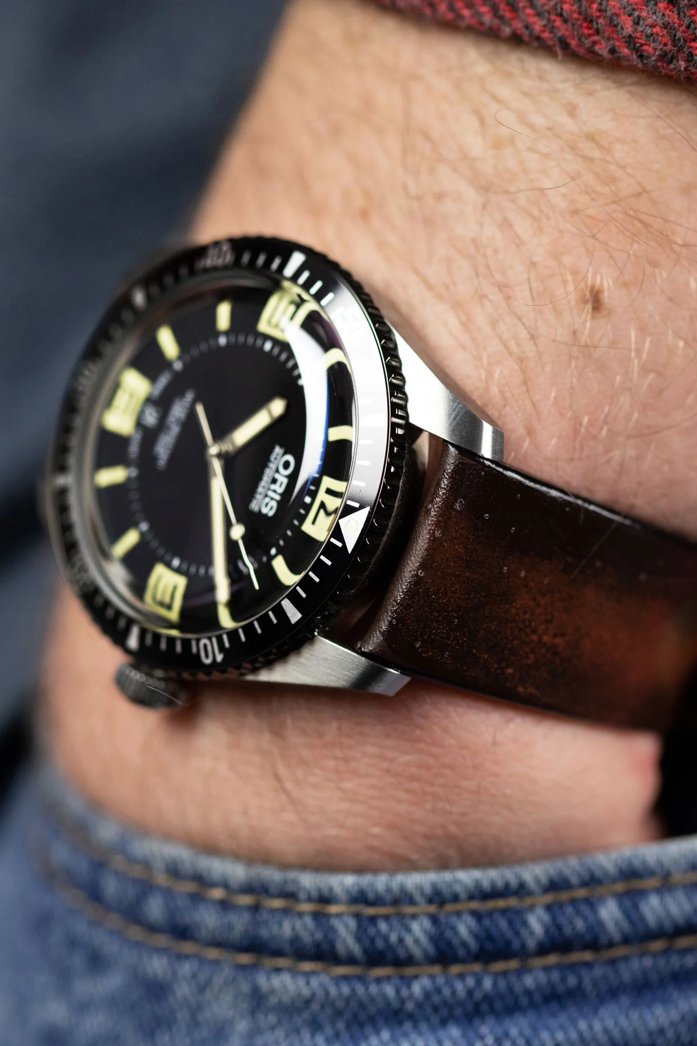 Pebro VENEER Lacquered Vintage Leather Watch Strap in DARK BROWN - Image 2