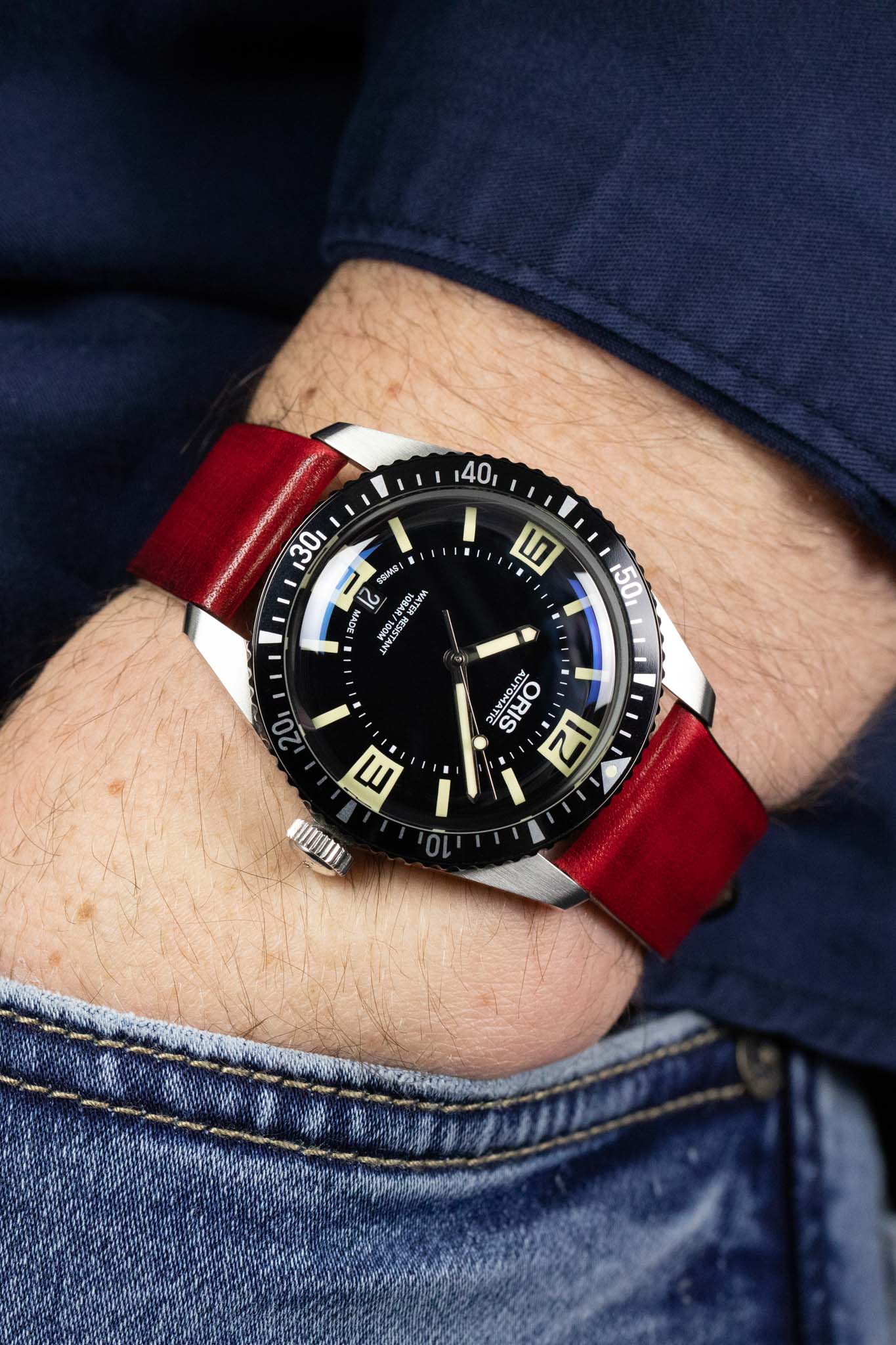 Pebro VENEER Lacquered Vintage Leather Watch Strap in RED - Image 3