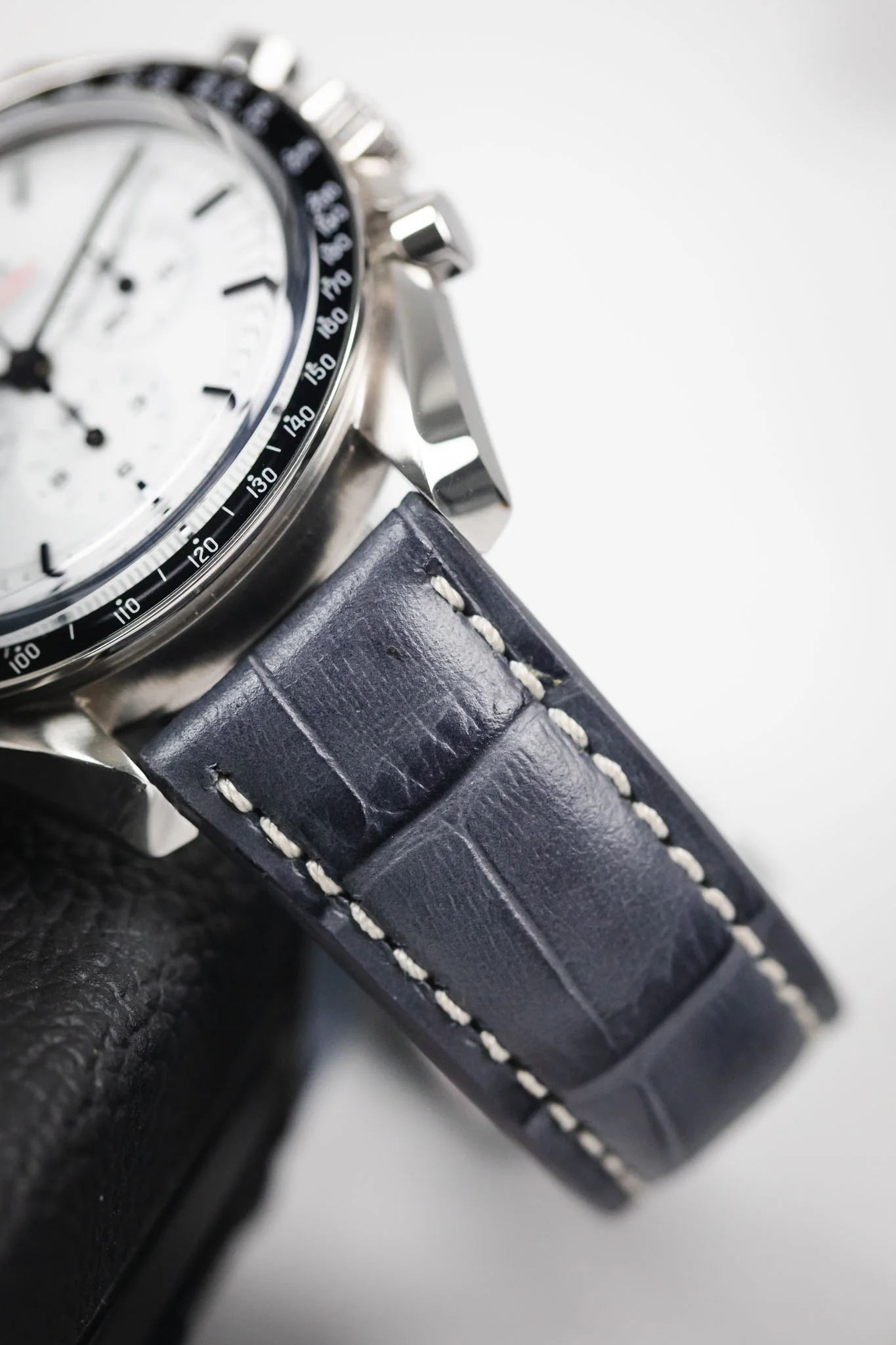 RIOS1931 BOSTON Alligator-Embossed Leather Watch Strap in STONE GREY - Image 6