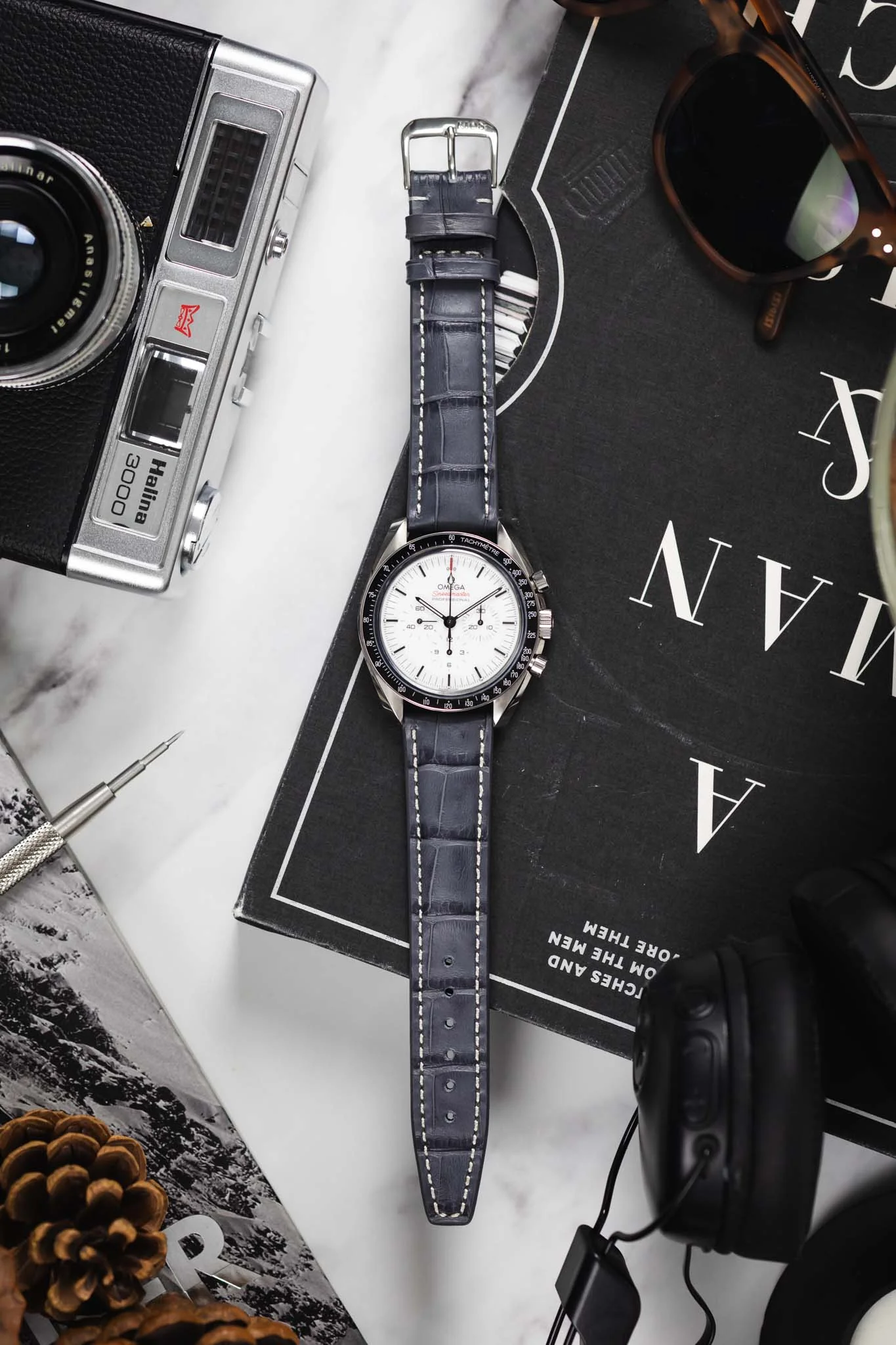RIOS1931 BOSTON Alligator-Embossed Leather Watch Strap in STONE GREY - Image 9