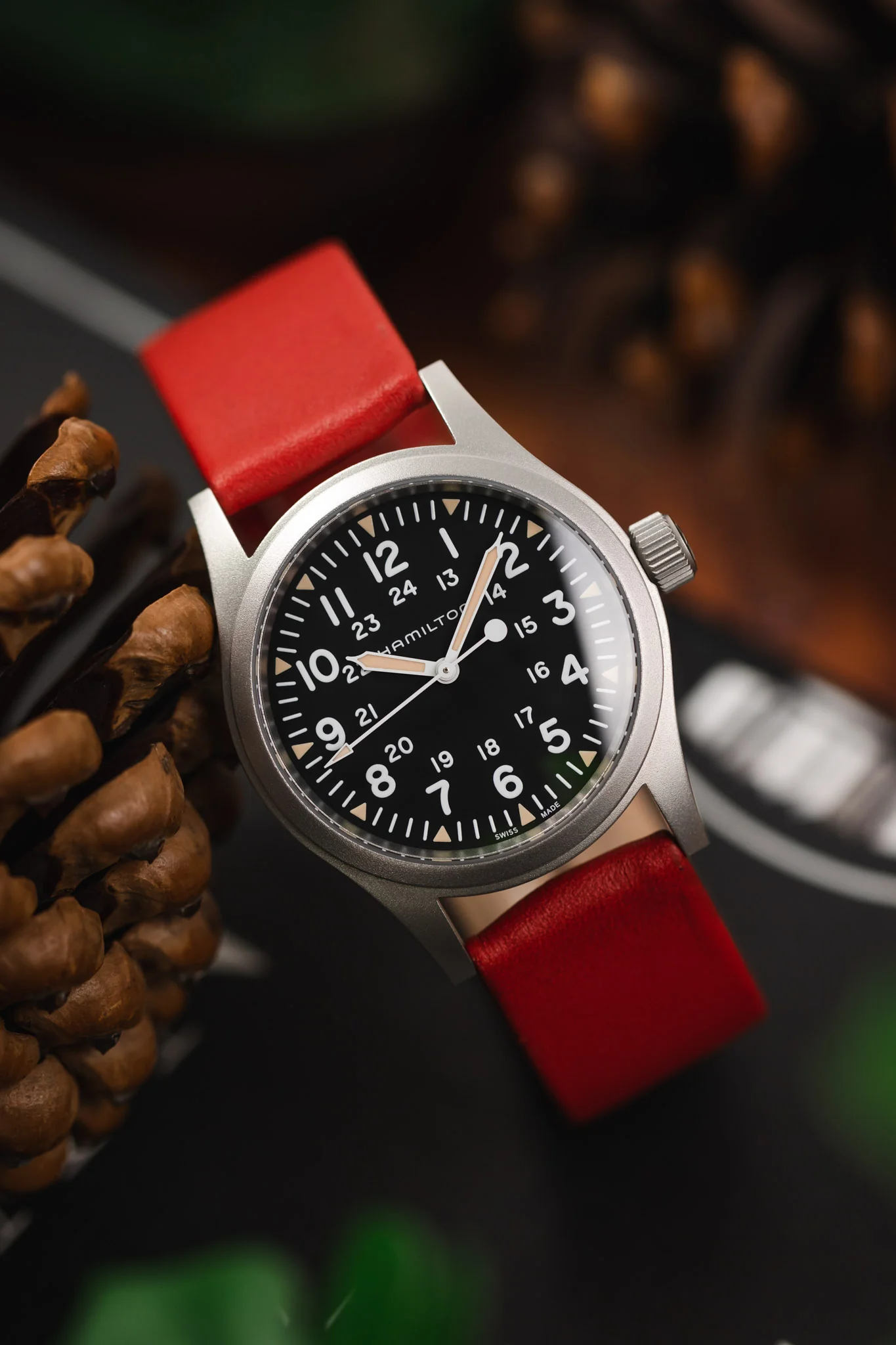 RIOS1931 CLASSIC Low-Profile Leather Watch Strap in RED - Image 4
