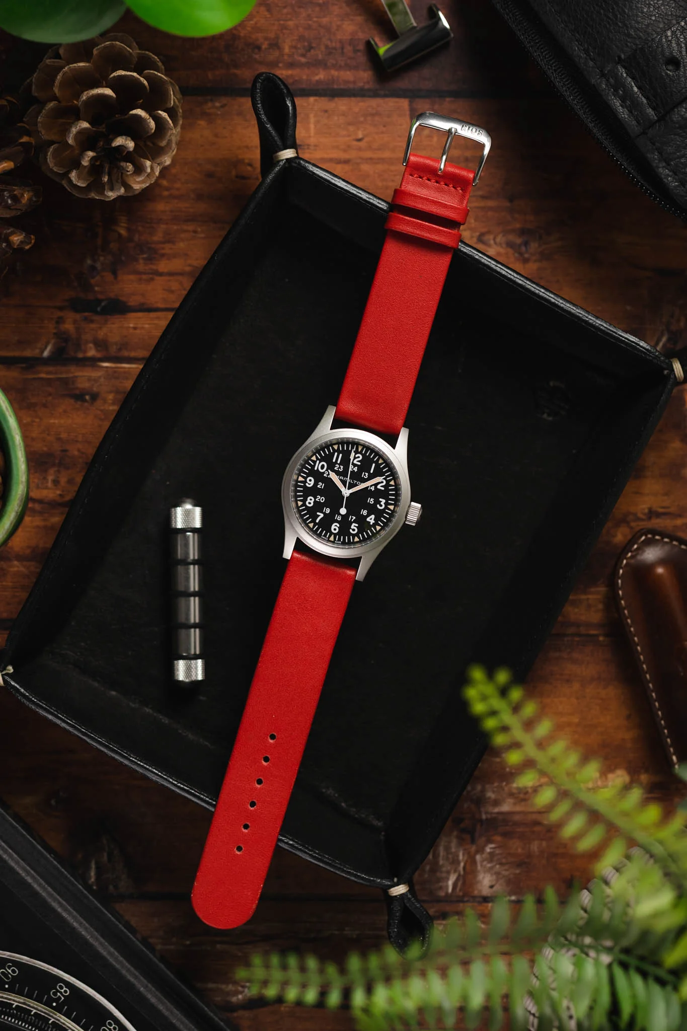 RIOS1931 CLASSIC Low-Profile Leather Watch Strap in RED - Image 9
