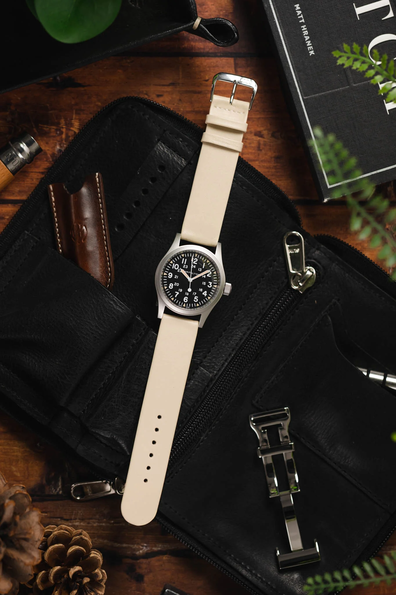 RIOS1931 CLASSIC Low-Profile Leather Watch Strap in SAND - Image 9