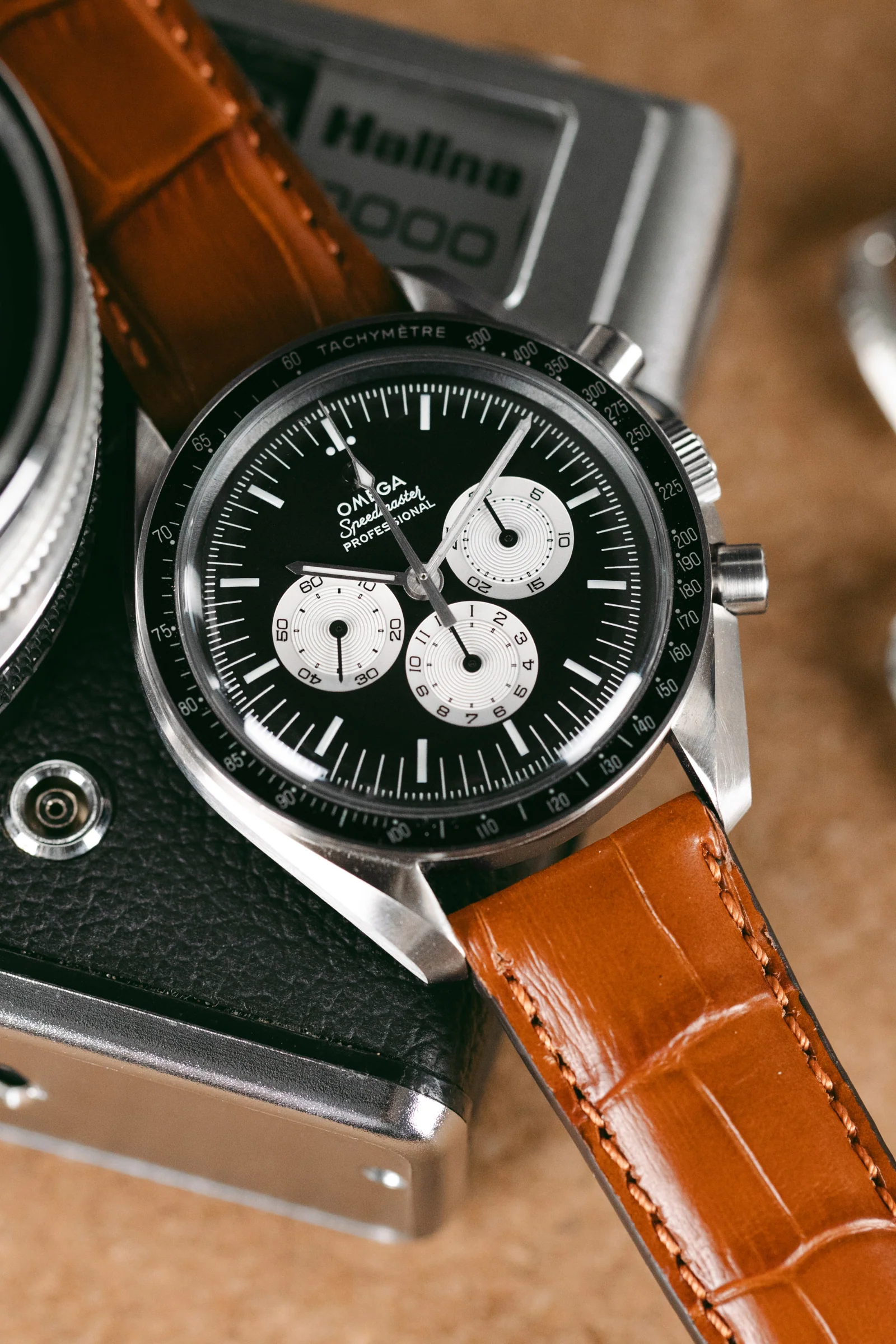 RIOS1931 DALLAS Alligator-Embossed Leather Watch Strap in COGNAC - Image 2