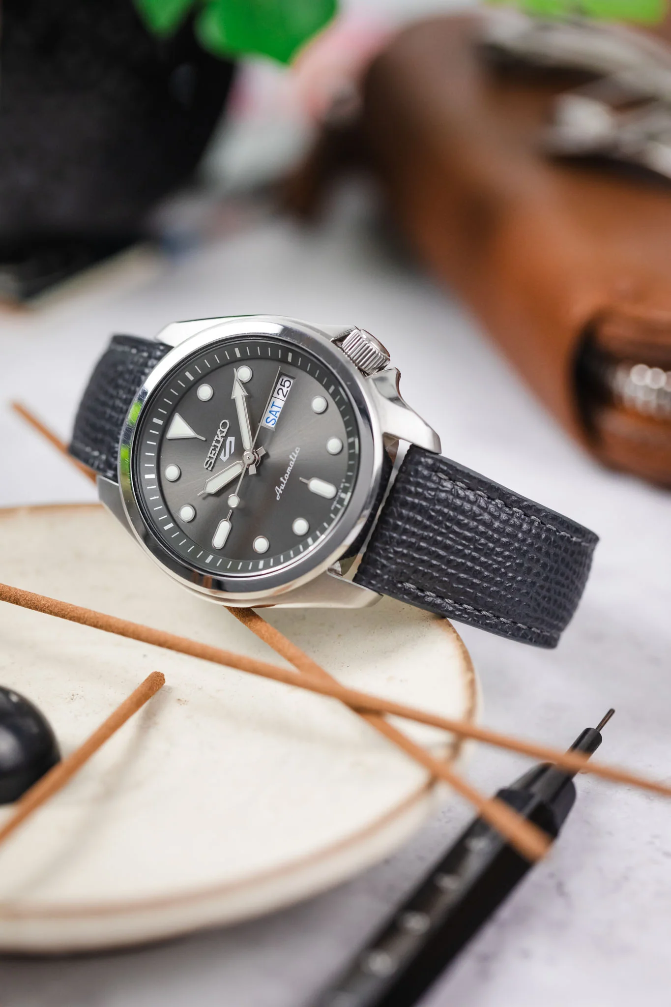 RIOS1931 FRENCH Leather Watch Strap in GRAPHITE - Image 4
