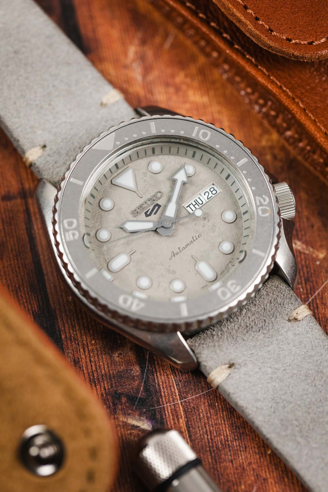 RIOS1931 HUDSON Genuine Suede Leather Watch Strap in STONE GREY - Image 6