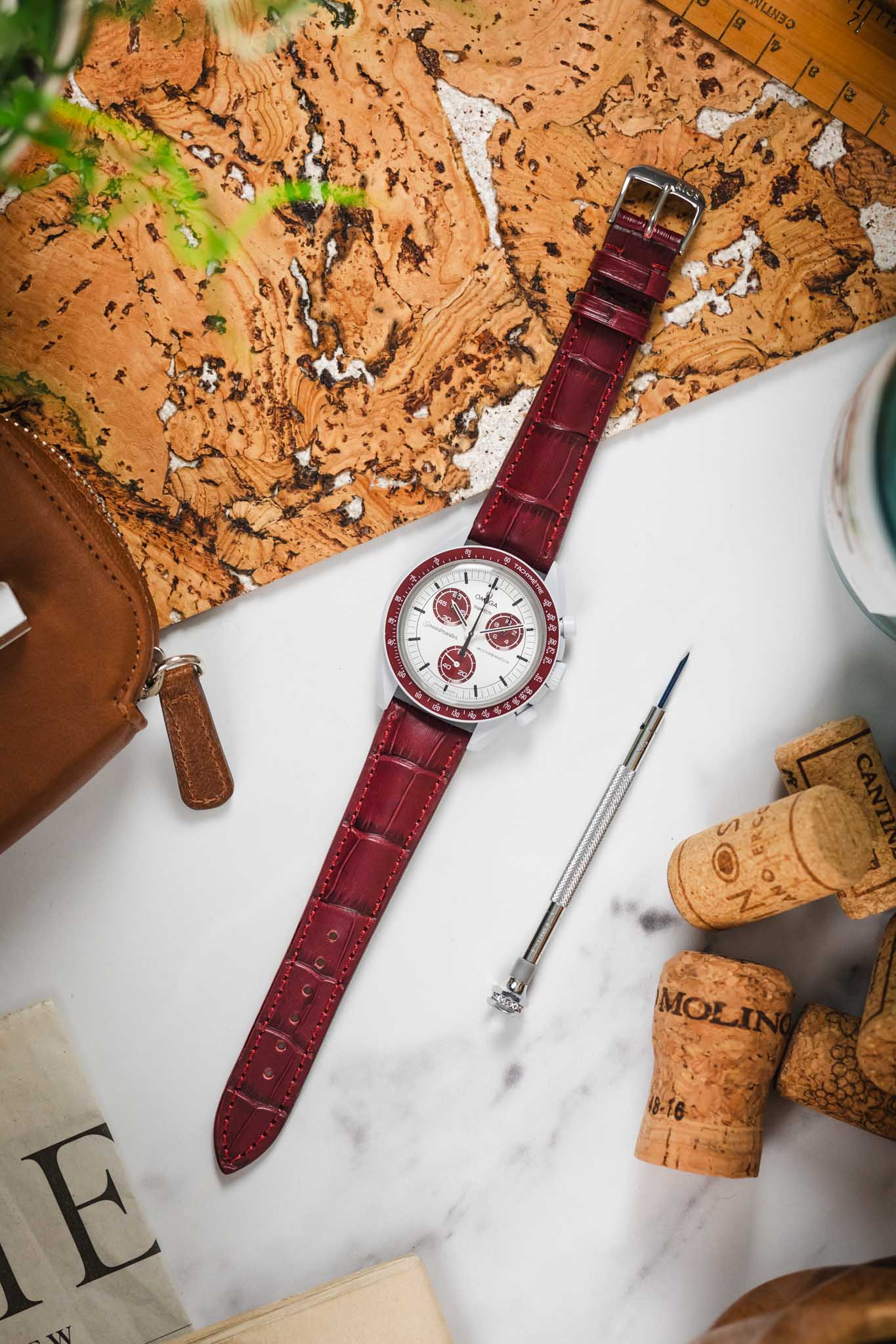 RIOS1931 LOUISIANA Alligator-Embossed Leather Watch Strap in BURGUNDY - Image 9