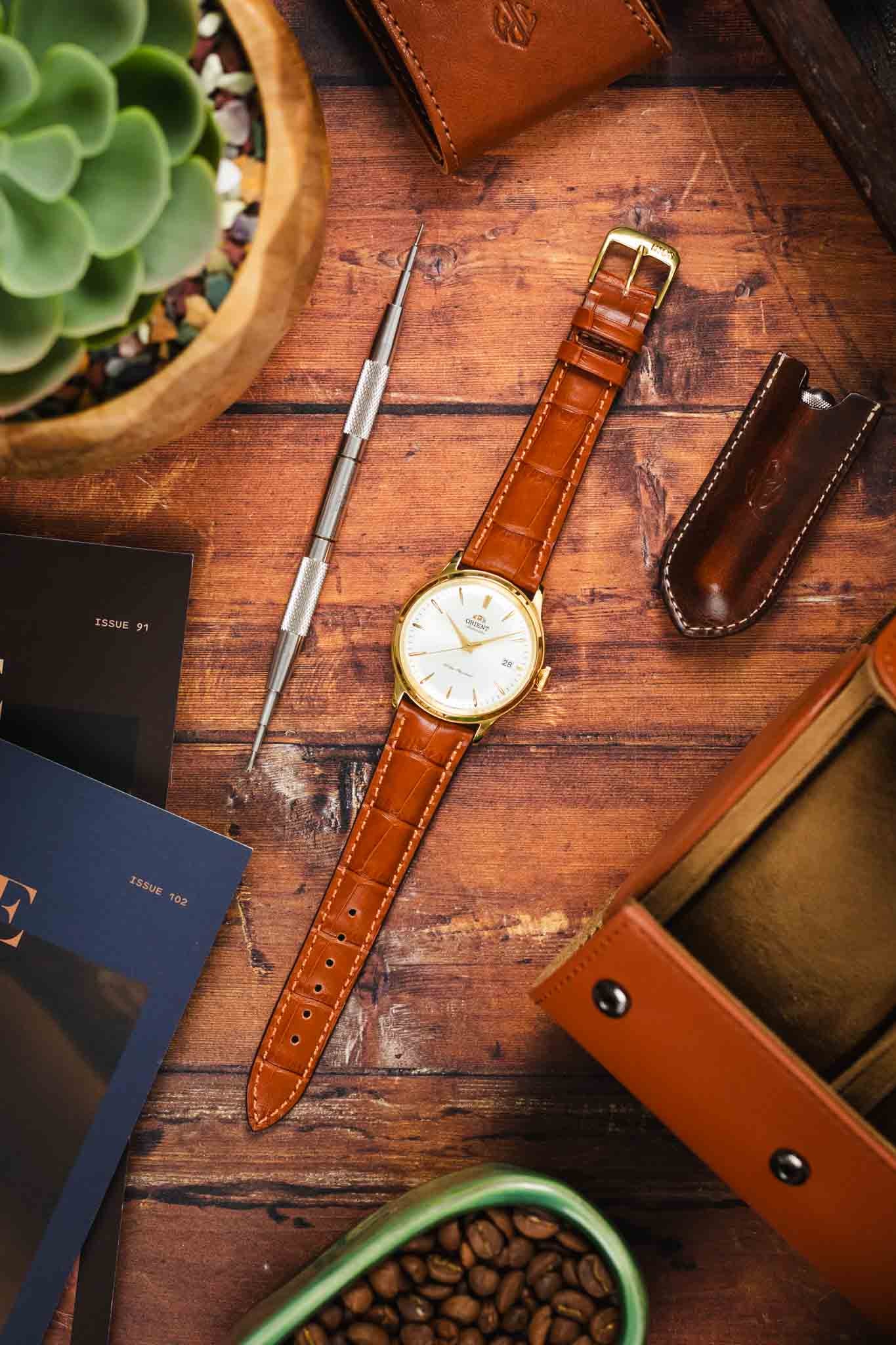 RIOS1931 LOUISIANA Alligator-Embossed Leather Watch Strap in COGNAC - Image 9