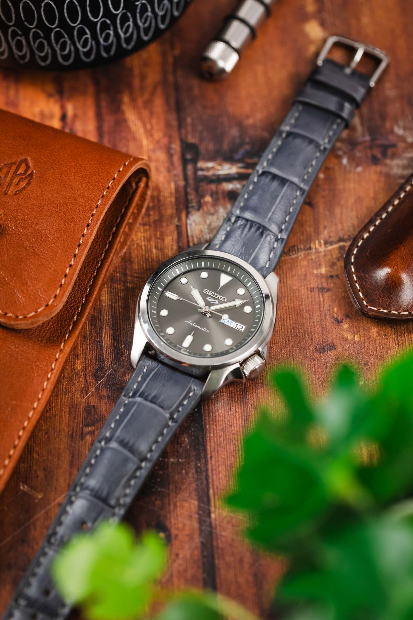 RIOS1931 LOUISIANA Alligator-Embossed Leather Watch Strap in STONE GREY - Image 6