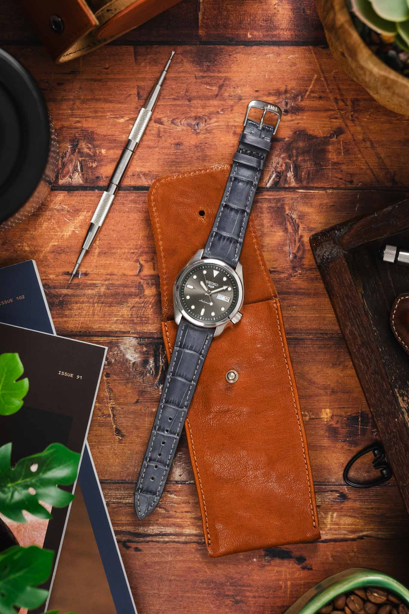 RIOS1931 LOUISIANA Alligator-Embossed Leather Watch Strap in STONE GREY - Image 9