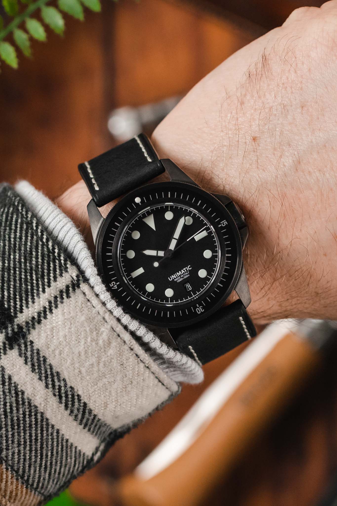 RIOS1931 OXFORD Flat-Padded Vintage Leather Watch Strap in BLACK - Image 2