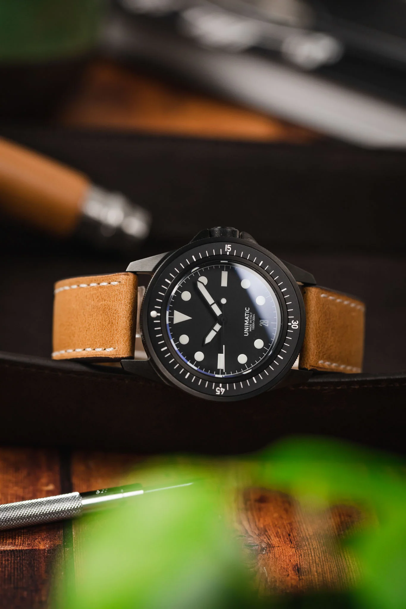 RIOS1931 OXFORD Flat-Padded Vintage Leather Watch Strap in HONEY - Image 4