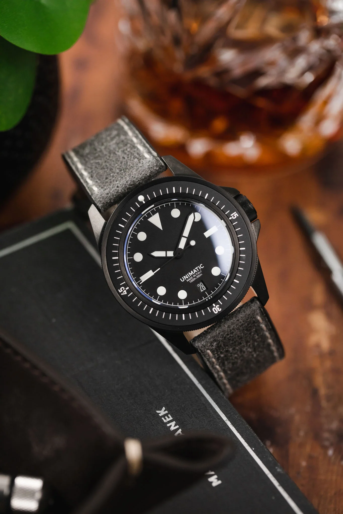 RIOS1931 OXFORD Flat-Padded Vintage Leather Watch Strap in STONE GREY - Image 4