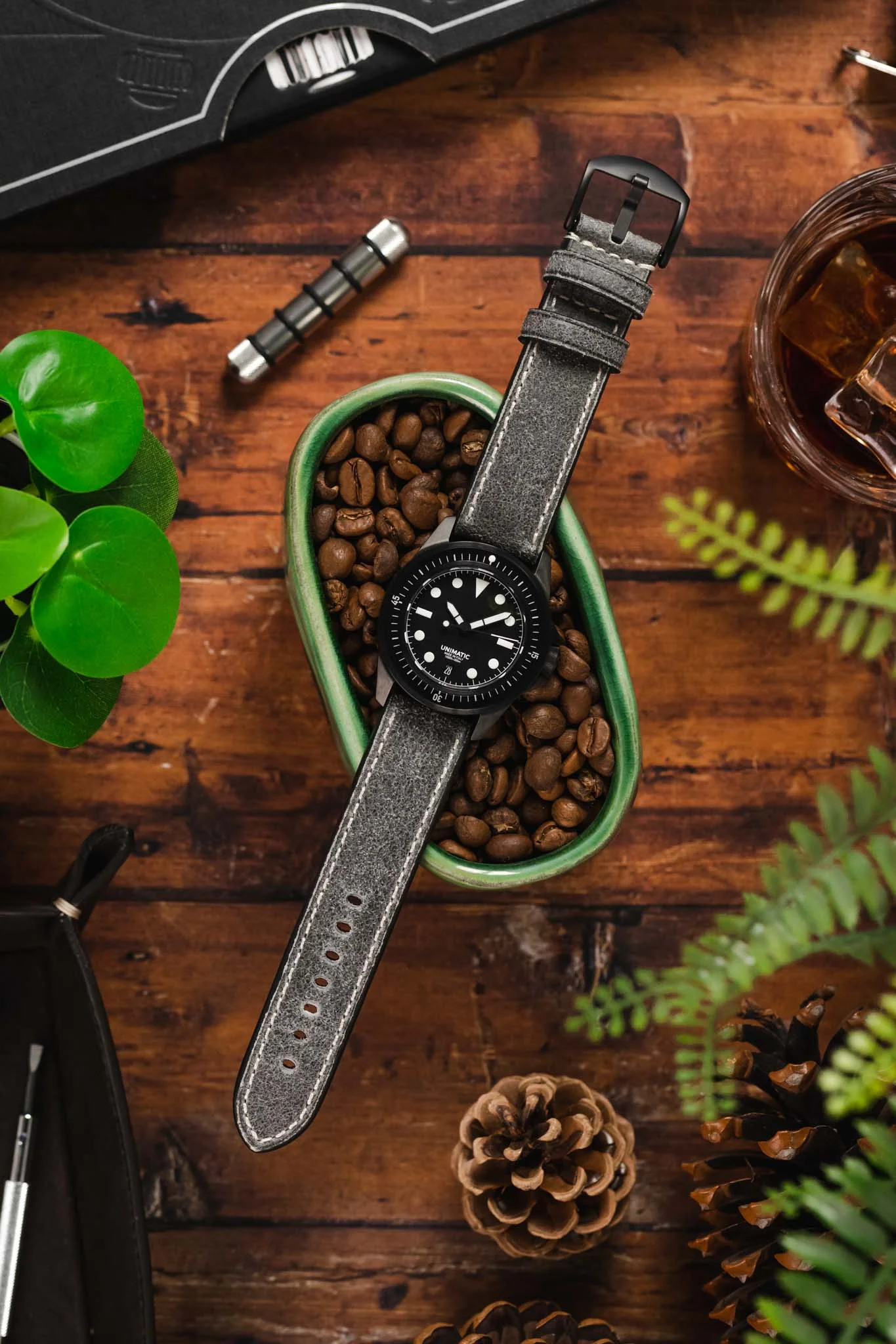 RIOS1931 OXFORD Flat-Padded Vintage Leather Watch Strap in STONE GREY - Image 8