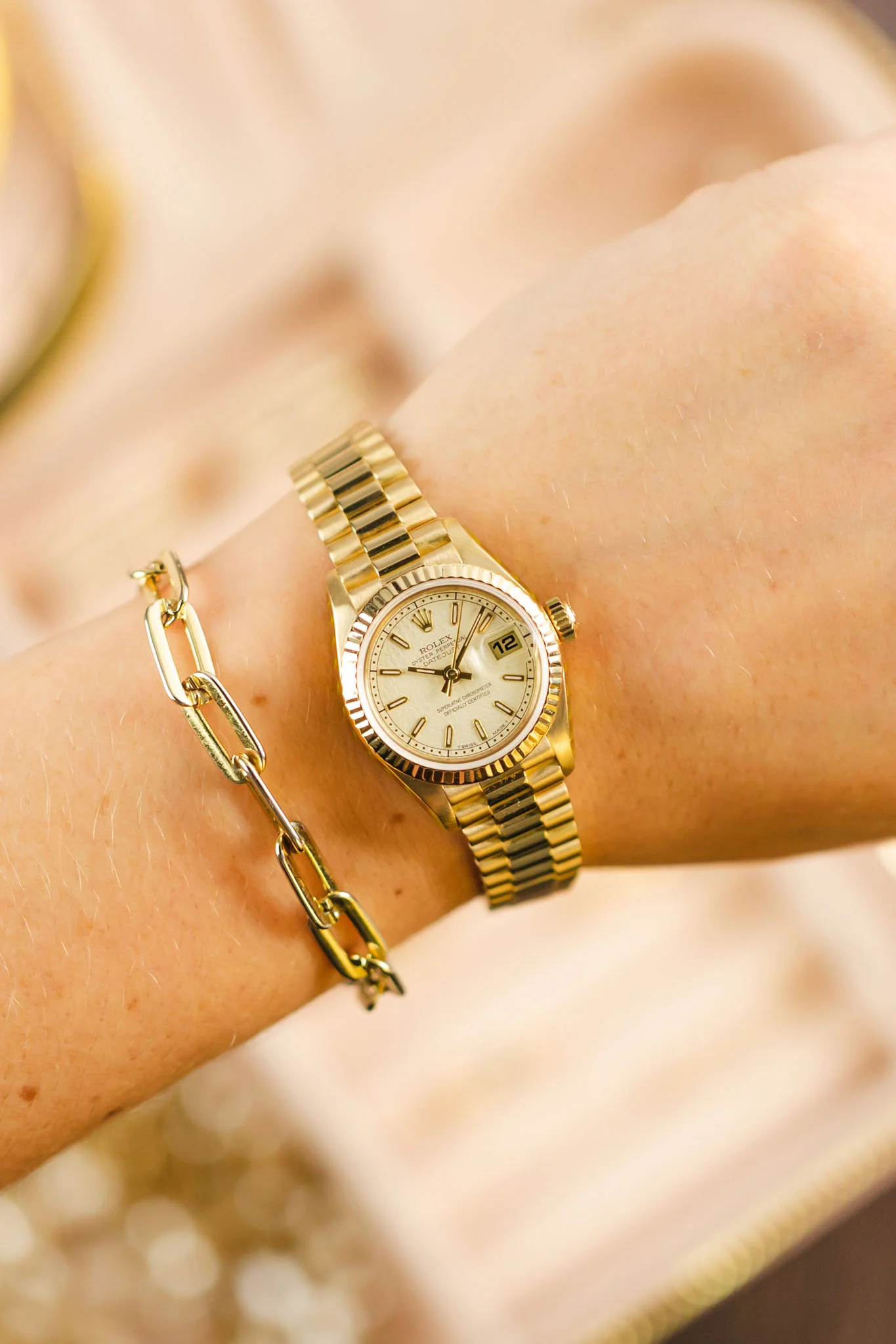 ROLEX DateJust Ladies 26mm - 18K Gold - Image 2