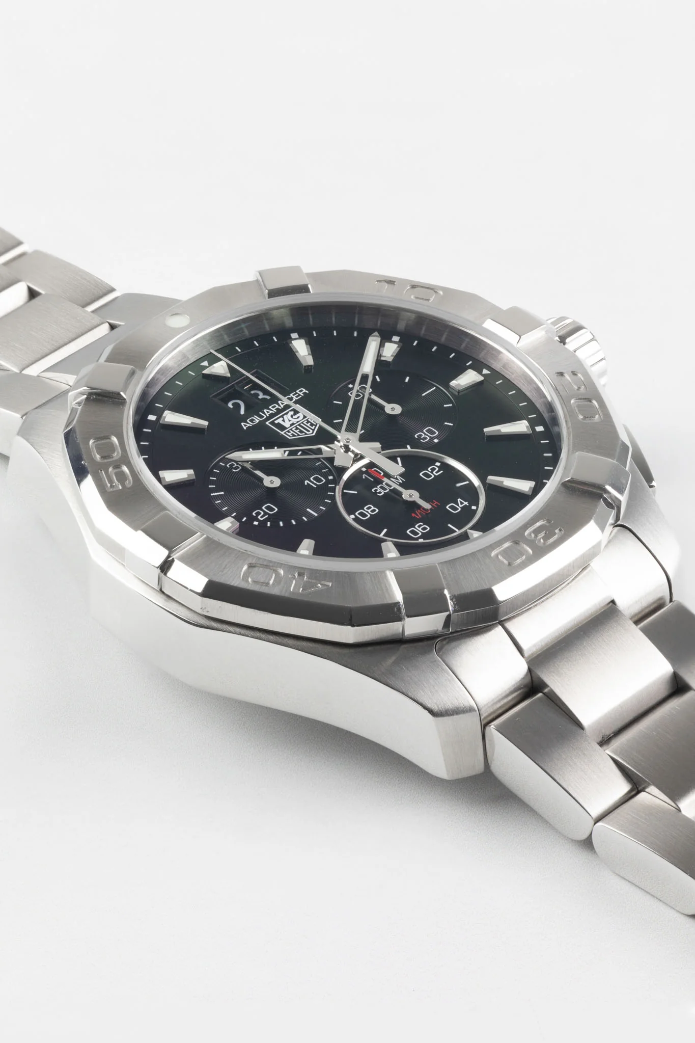TAG HEUER CAY1110.BA0927 Aquaracer 43mm Quartz Chronograph – Steel Bezel & Black Dial - Image 3