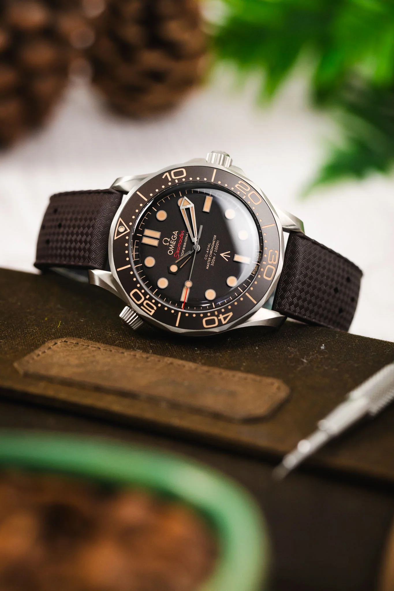 TROPIC® Dive Watch Strap in BROWN - Image 4