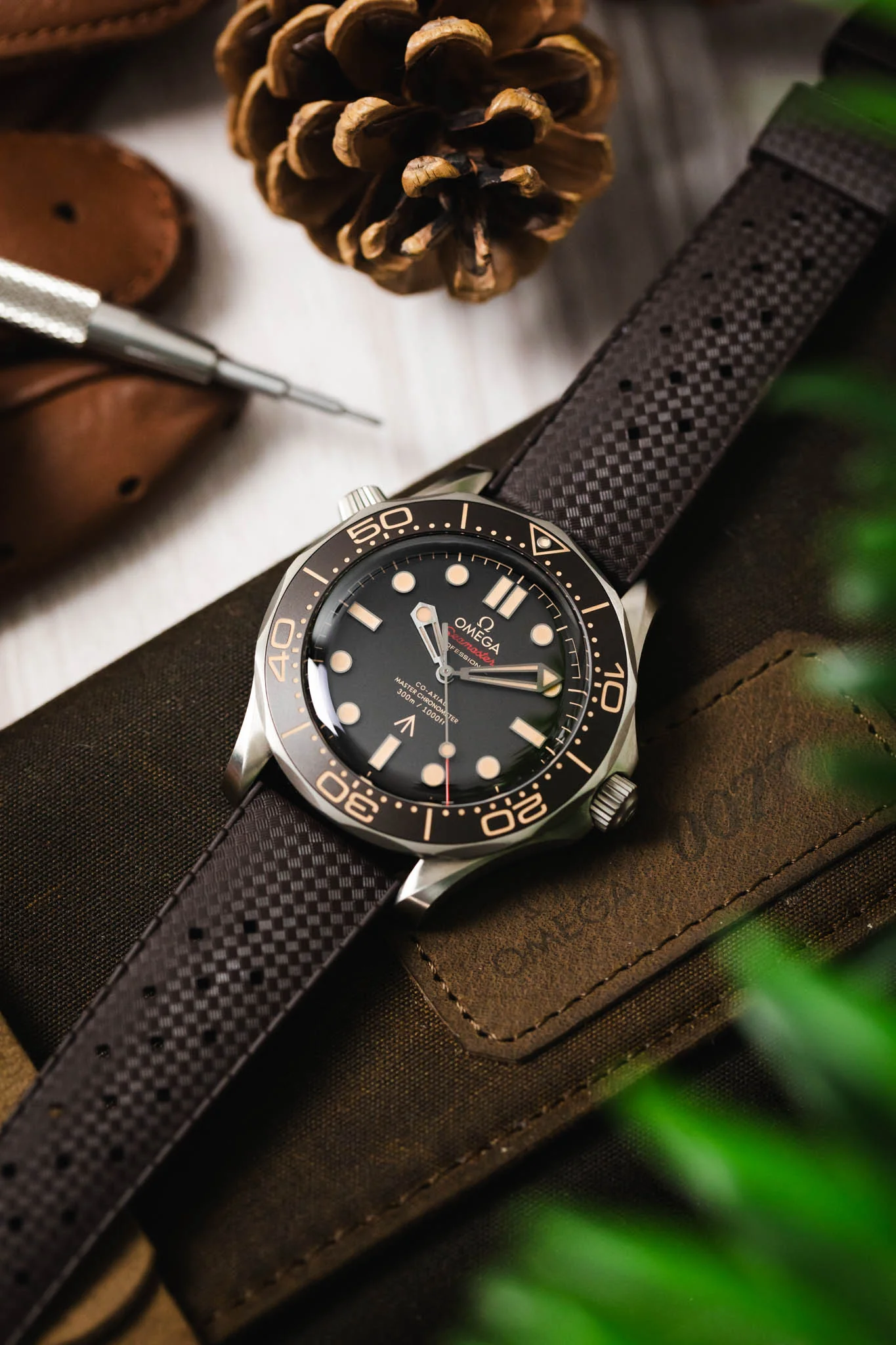 TROPIC® Dive Watch Strap in BROWN - Image 8