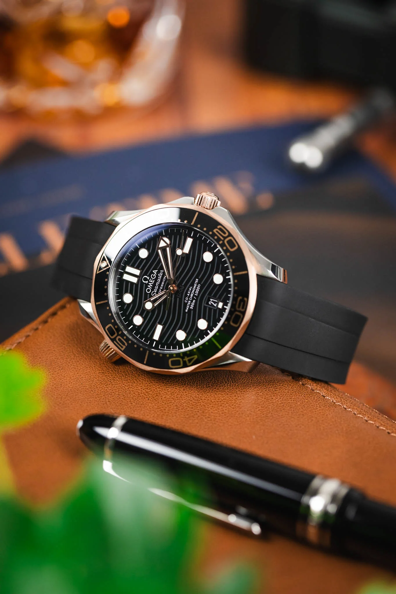 VANGUARD Curved-End Integrated Rubber Watch Strap for Omega Seamaster / Railmaster in BLACK - Image 4