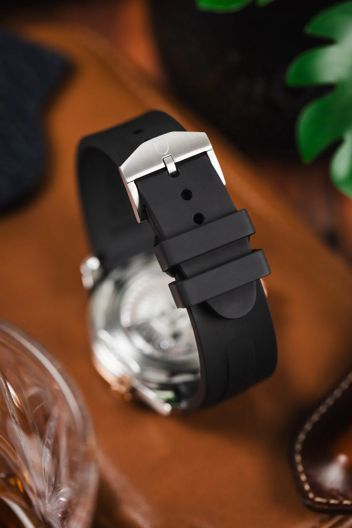 VANGUARD Curved-End Integrated Rubber Watch Strap for Omega Seamaster / Railmaster in BLACK - Image 6