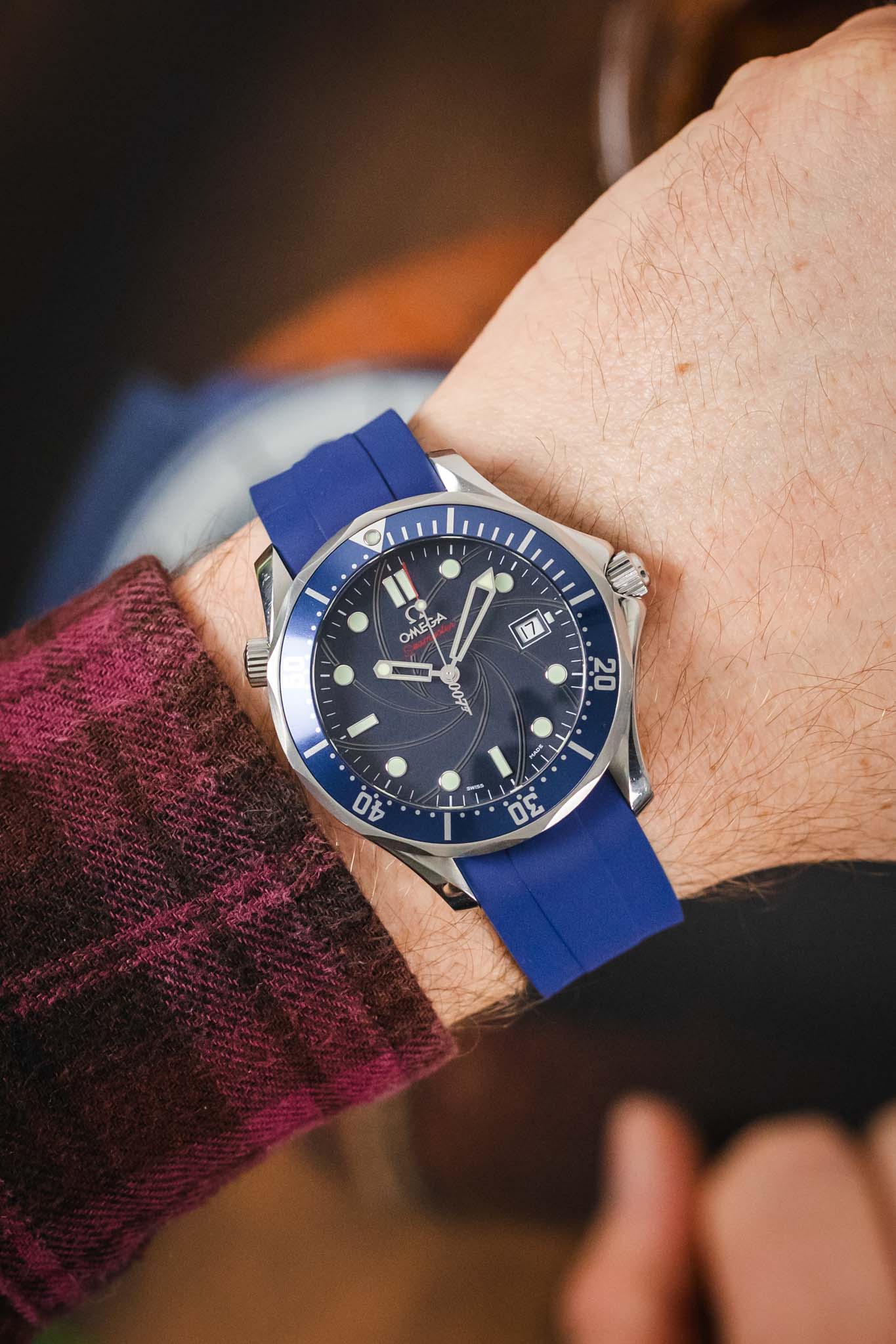 VANGUARD Curved-End Integrated Rubber Watch Strap for Omega Seamaster / Railmaster in BLUE - Image 2