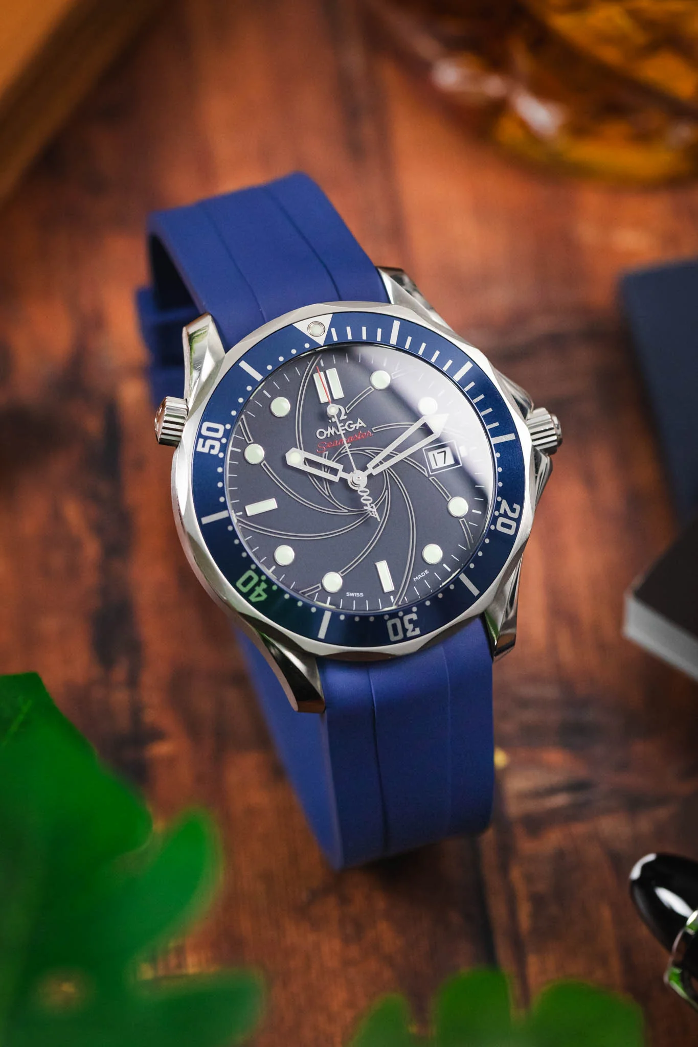 VANGUARD Curved-End Integrated Rubber Watch Strap for Omega Seamaster / Railmaster in BLUE - Image 4