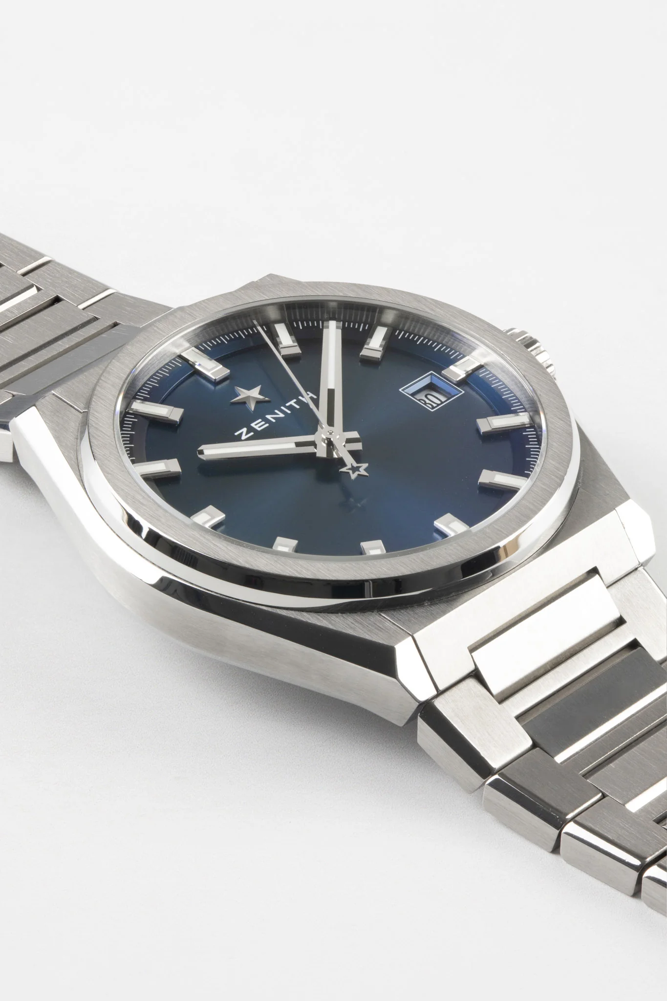 ZENITH 95.9000.670/51.M9000 Defy Classic 41mm Titanium Automatic Watch - Blue Dial - Image 3